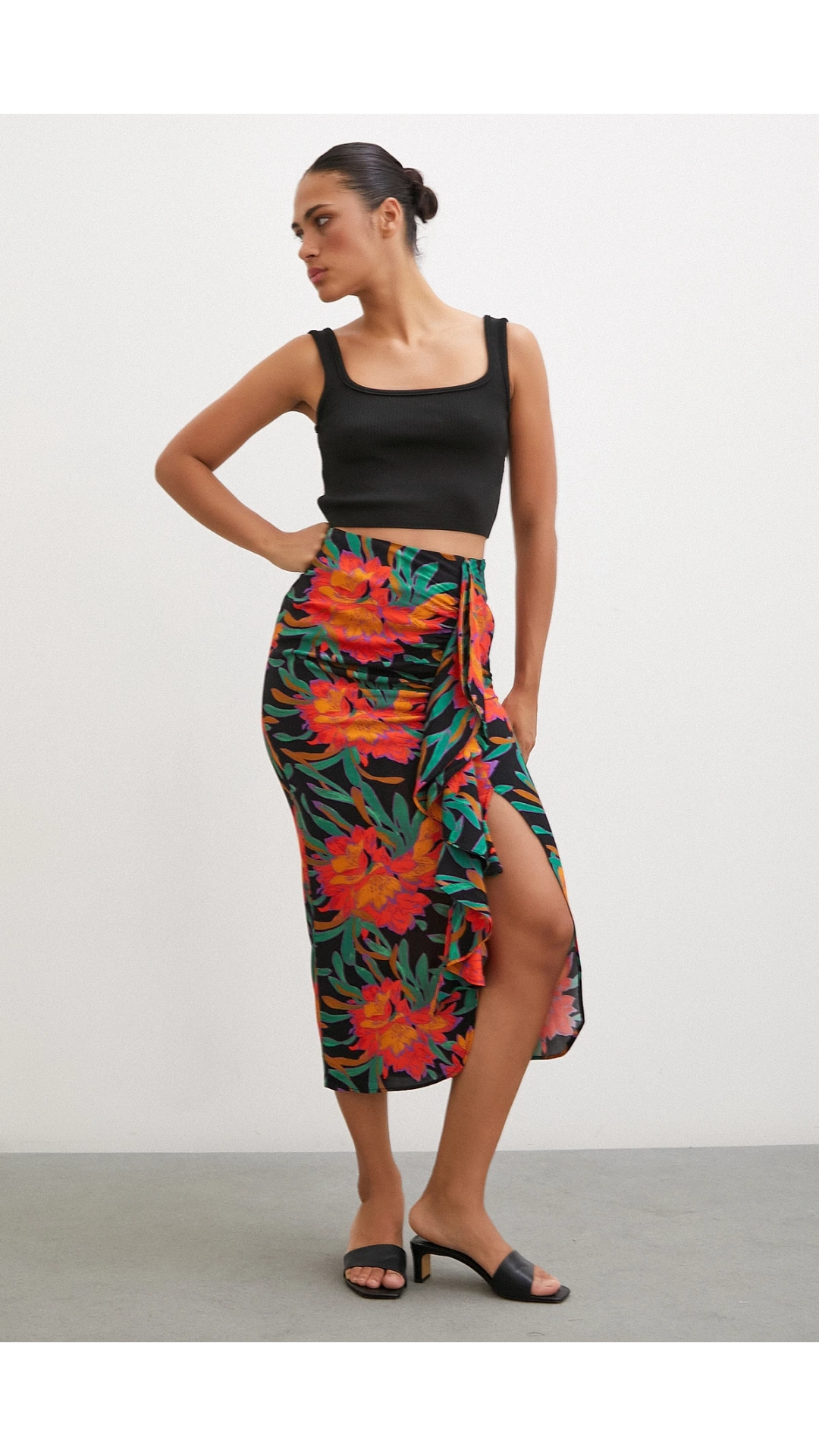 Önü Fırfırlı Desenli Etek Yeşil