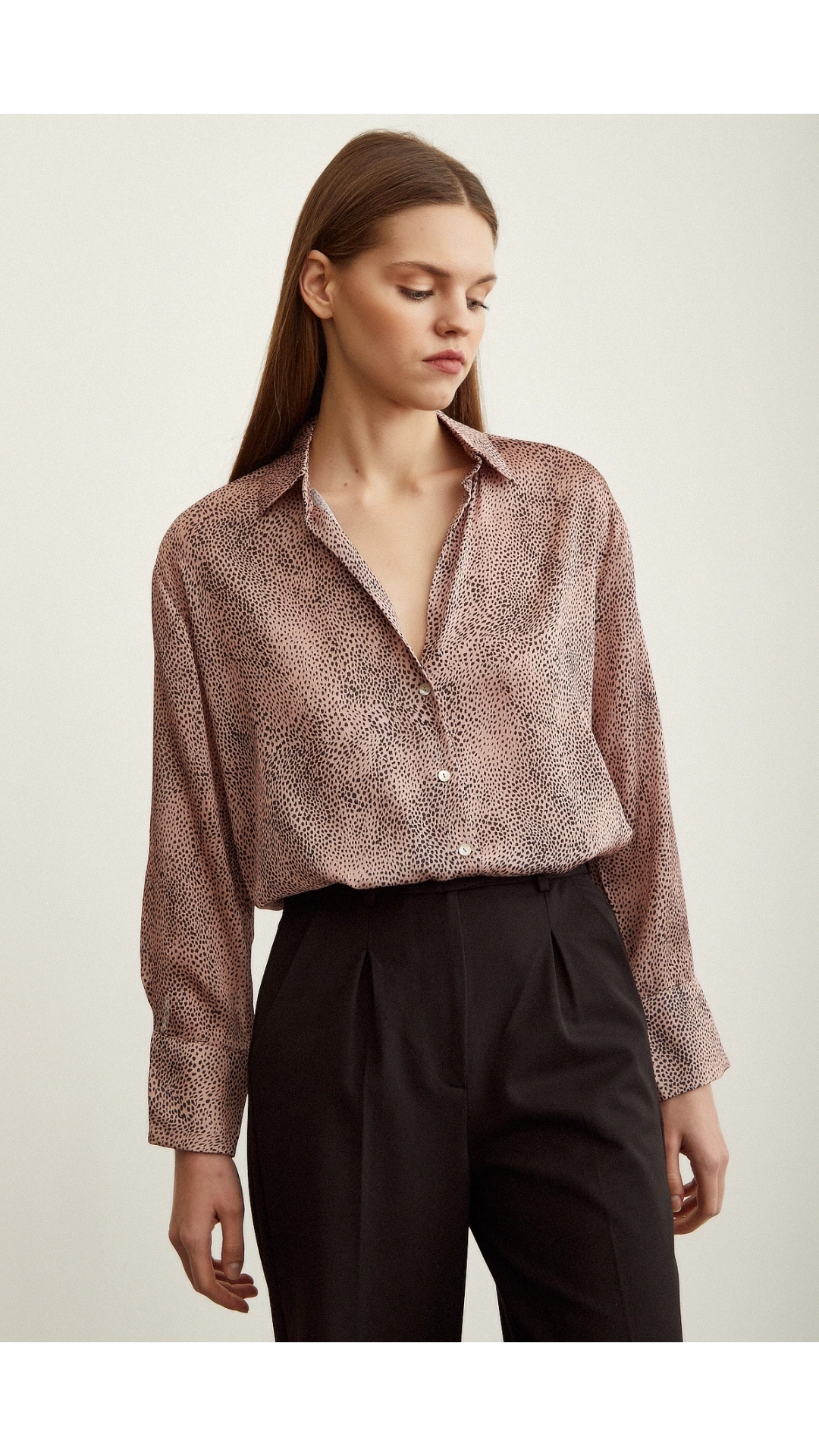 V Yaka Desenli Saten Gömlek Gül Kurusu