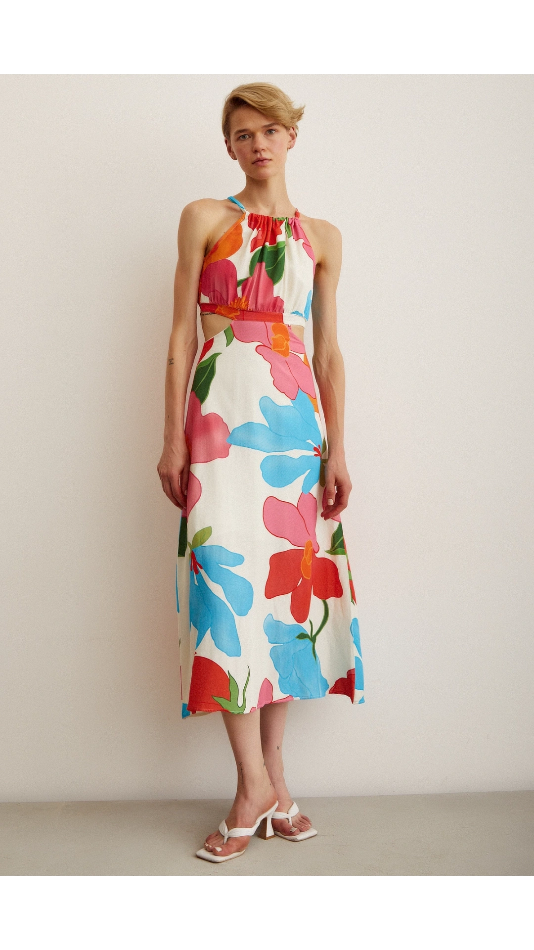 Yanları Dekolteli Askılı Desenli Elbise Mavi