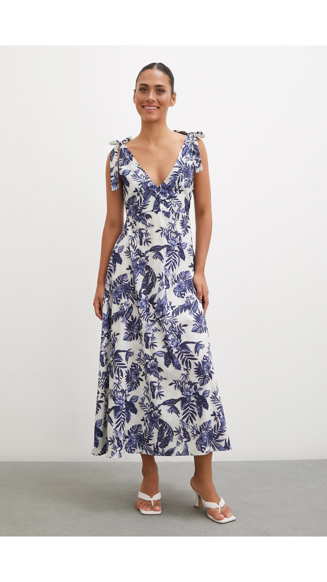 Omuz Askılı V Yaka Elbise Lacivert