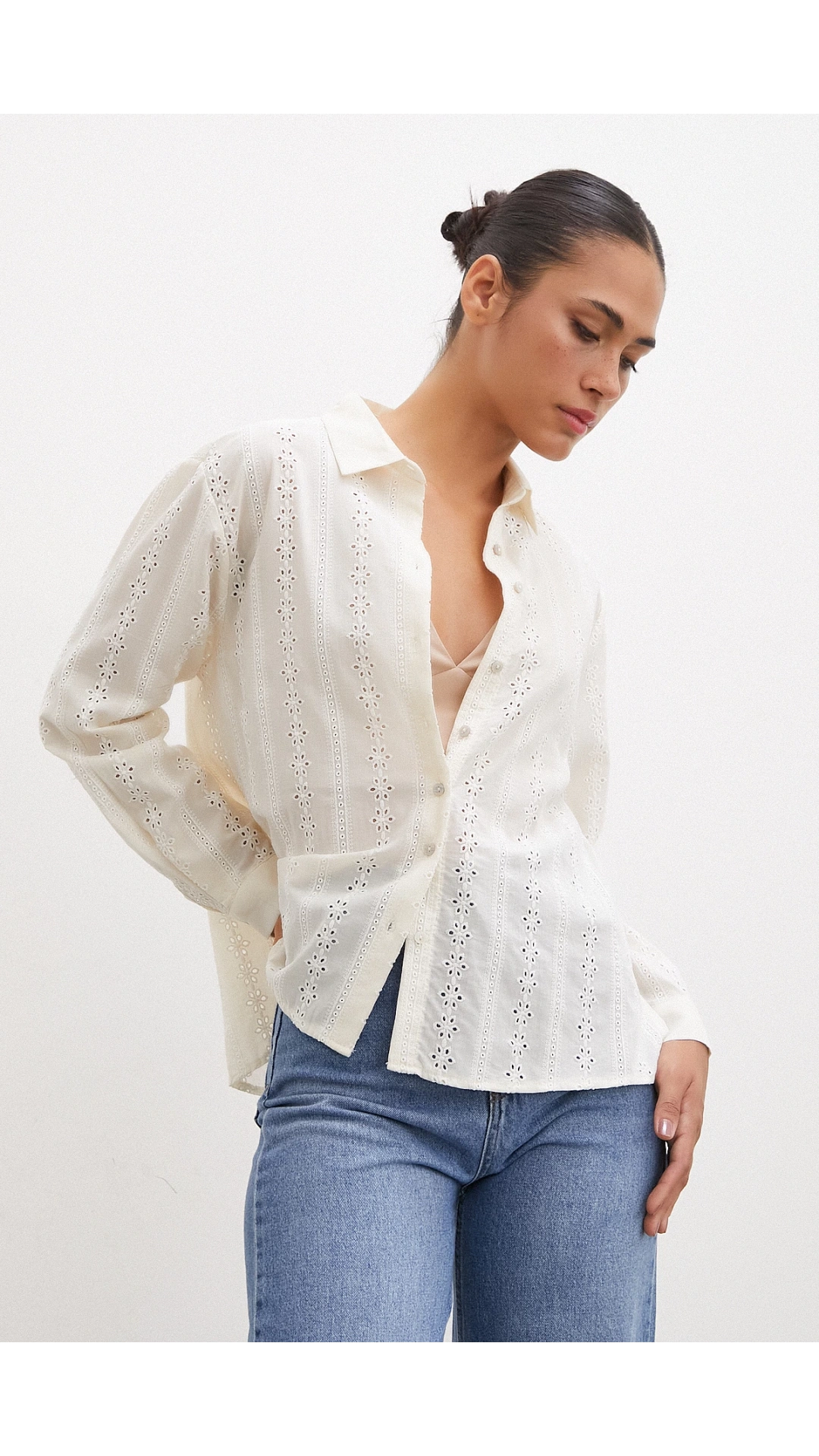 Fisto İşlemeli Gömlek Krem