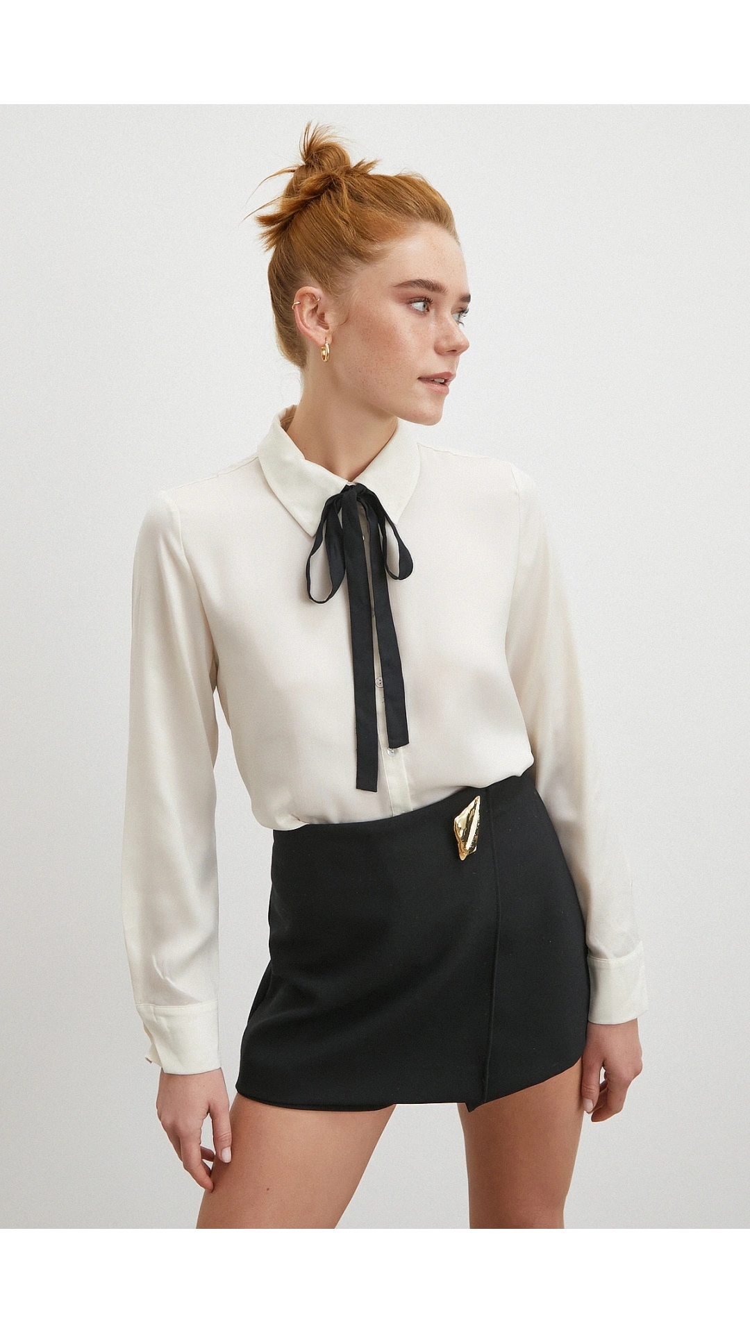 Yaka Bağlamalı Saten Gömlek Ekru