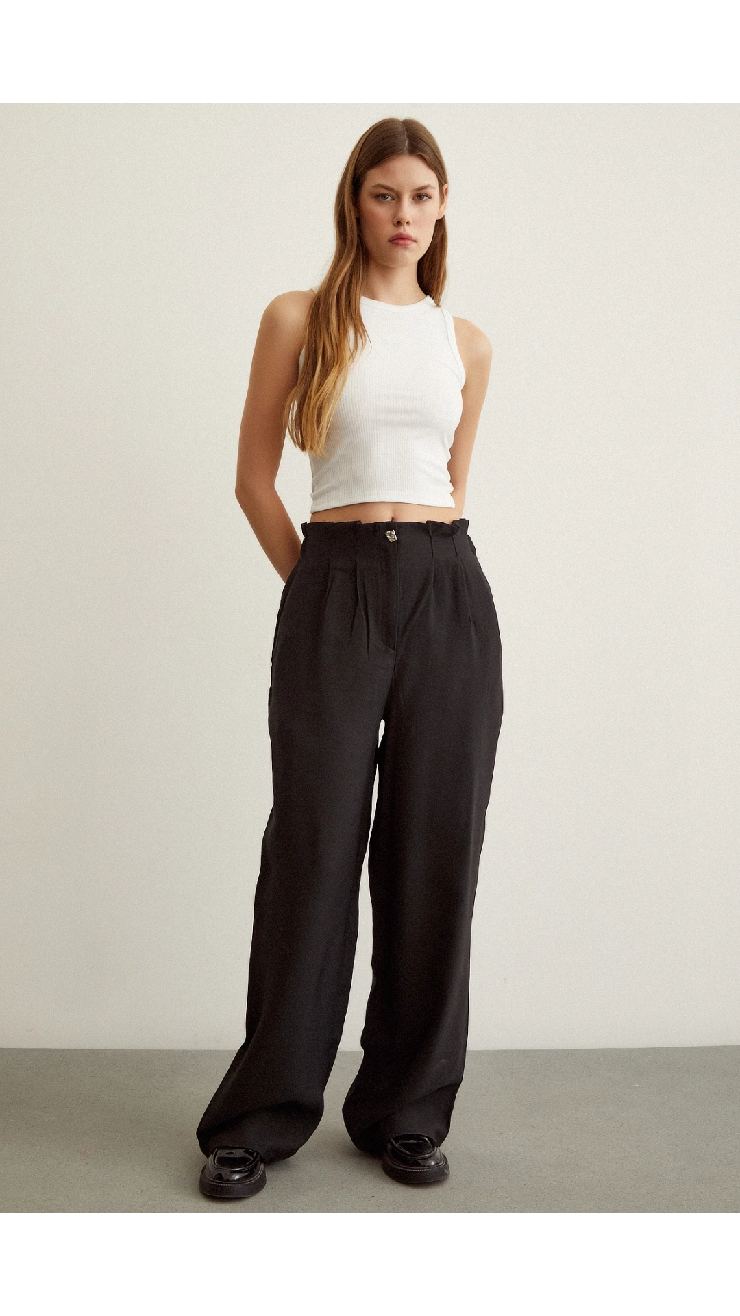 Beli Lastikli Düğme Detaylı  Pileli Pantolon Siyah