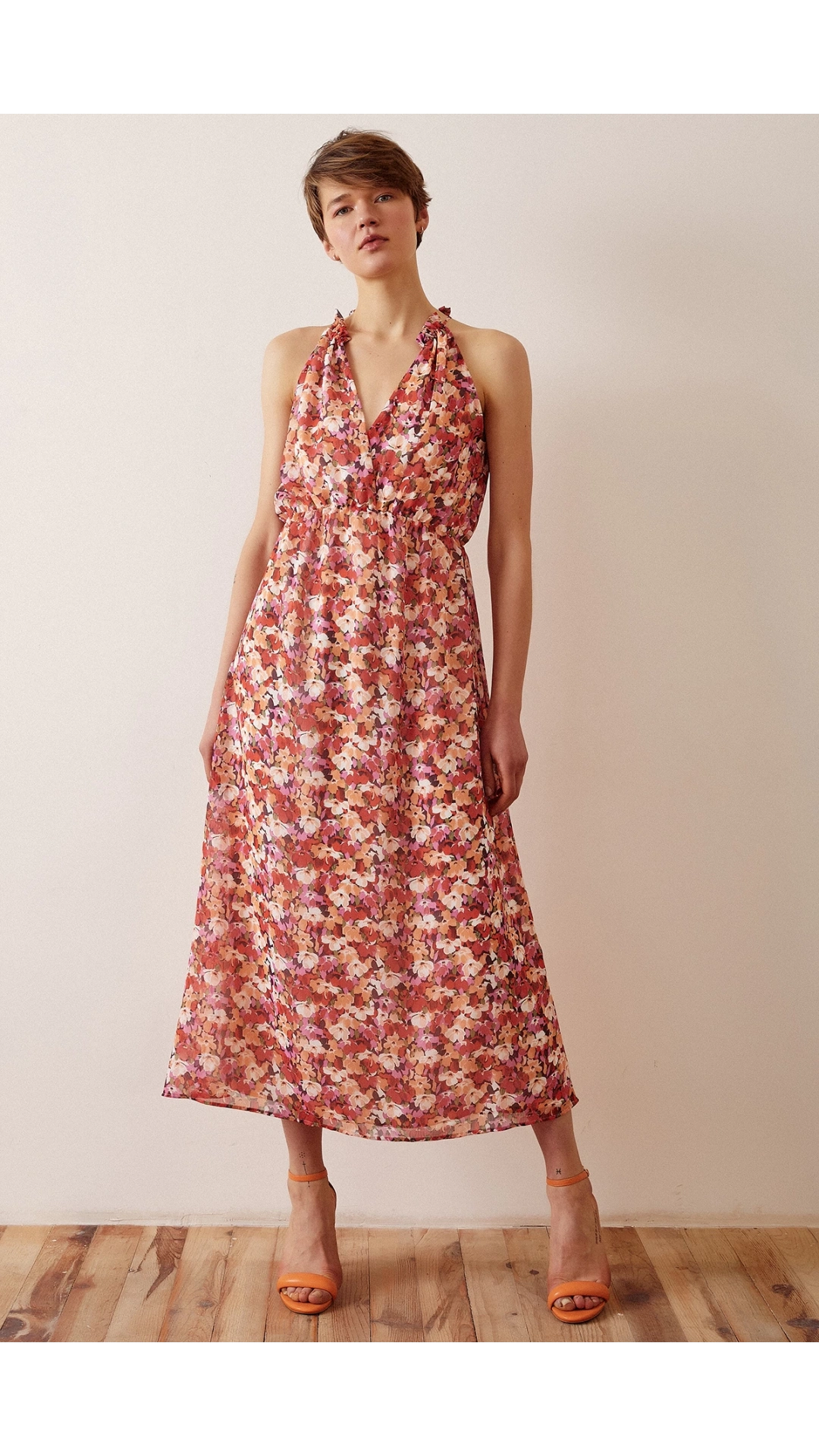 Çiçek Desenli Askılı Elbise Krem