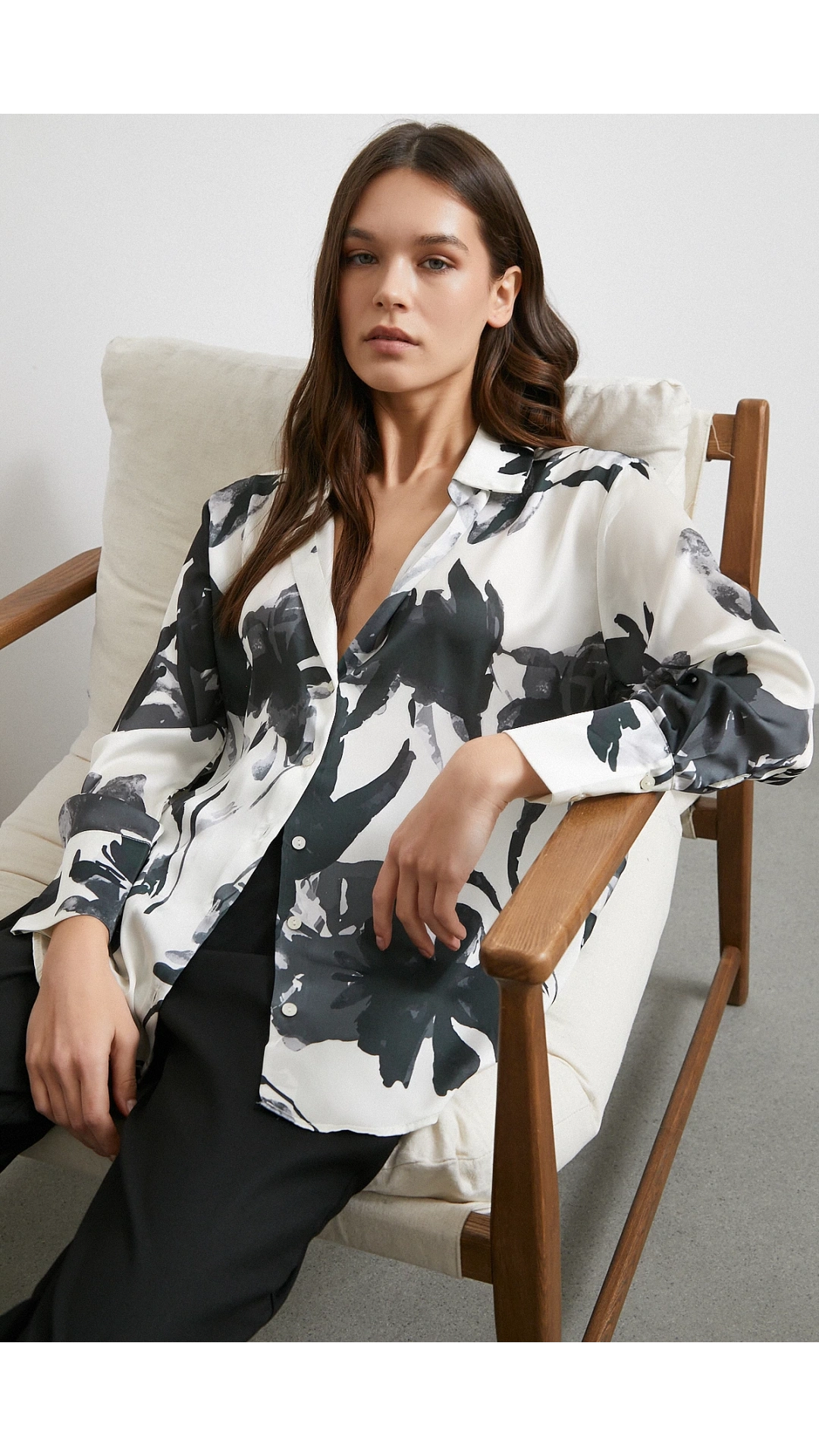 Saten Yüzeyli Desenli Gömlek Siyah