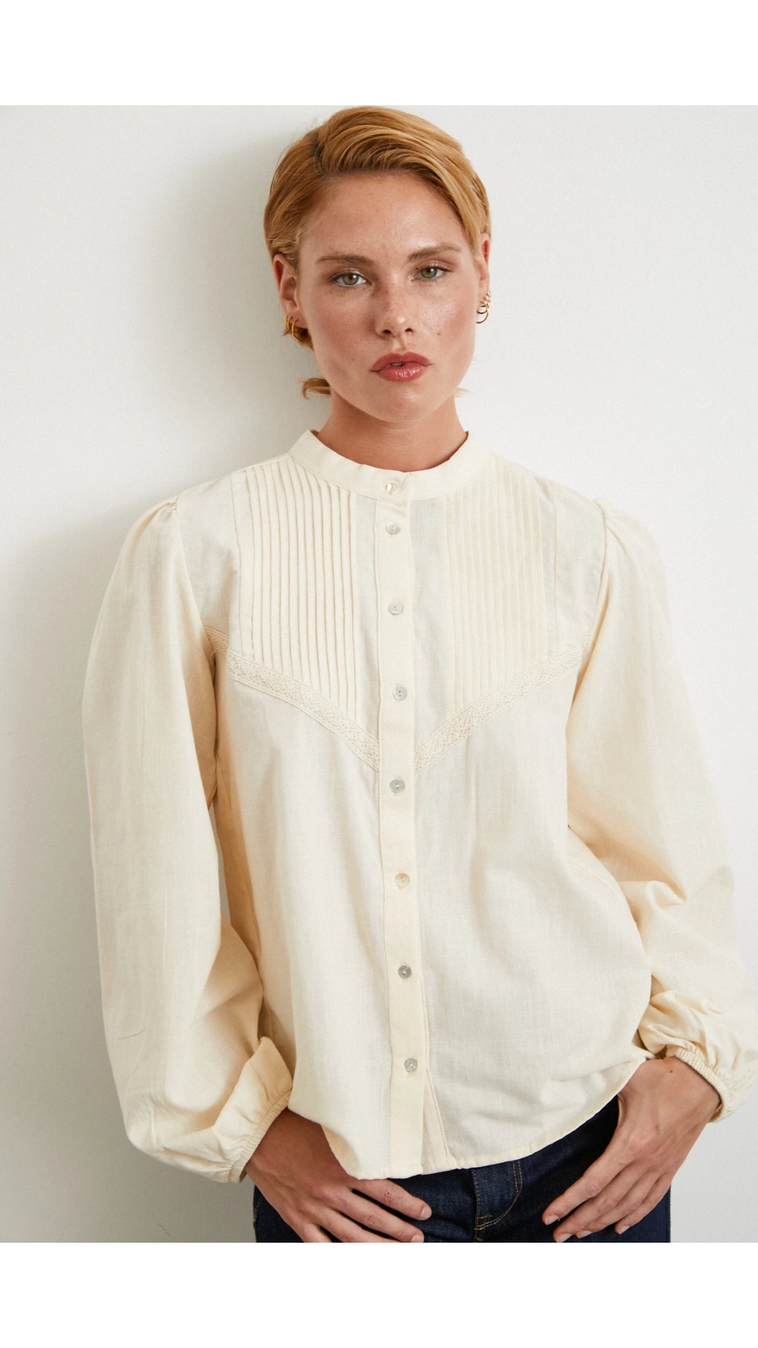Nervürlü Dantel Detaylı Gömlek Krem