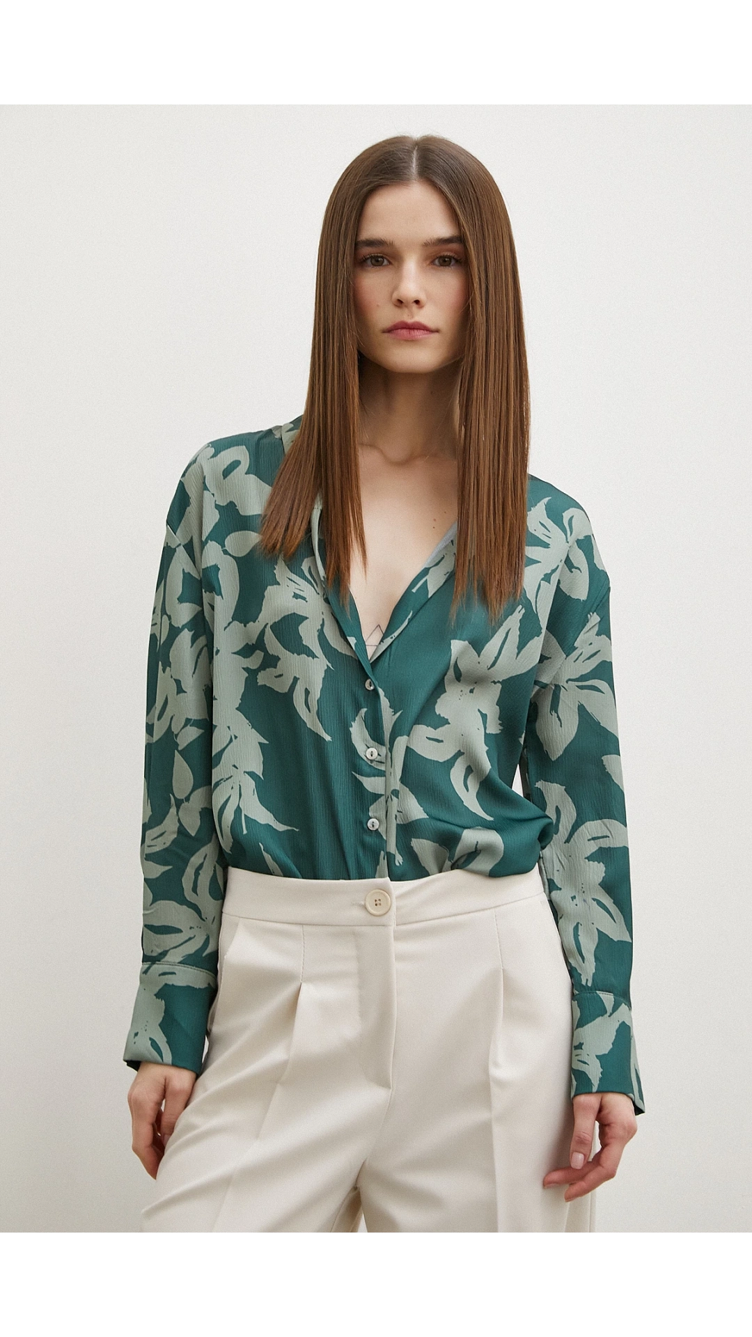 V Yaka Desenli Gofret Saten Gömlek Yeşil