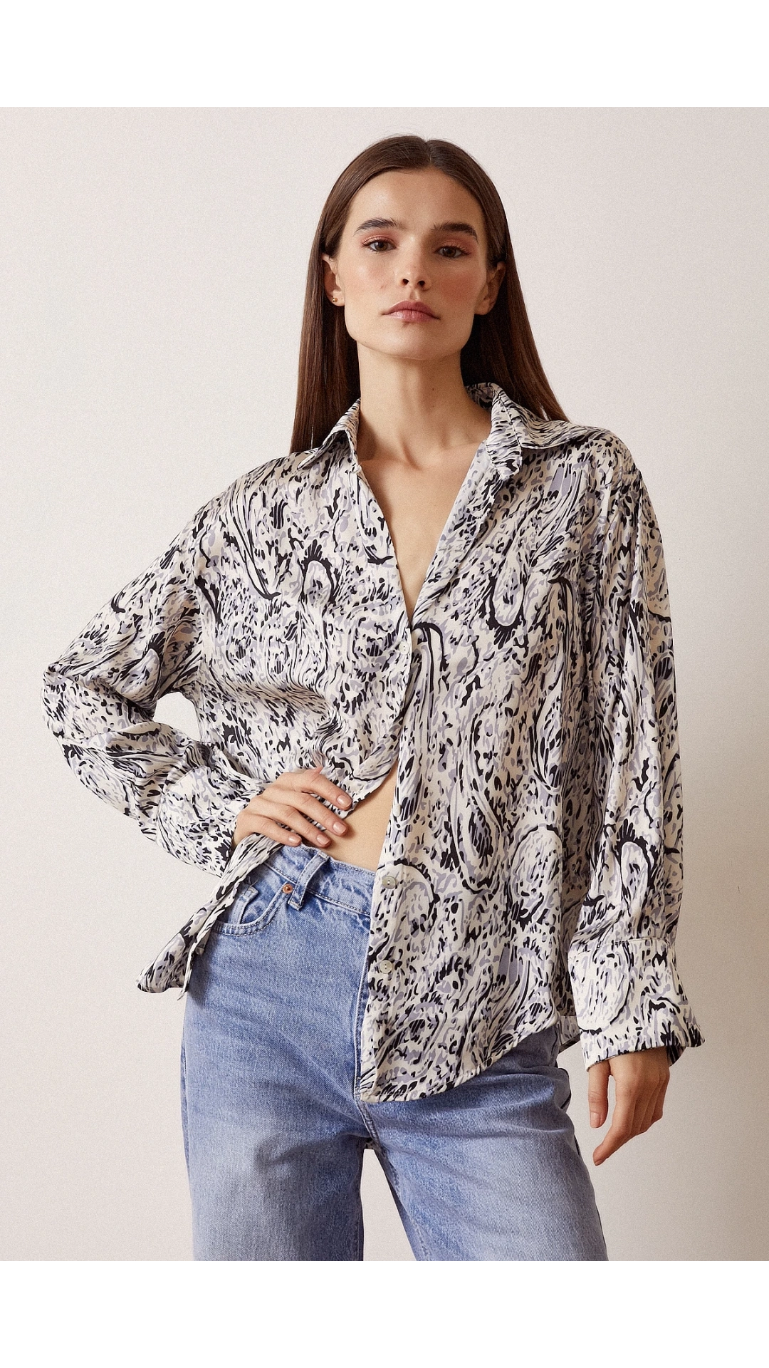 V Yaka Desenli Saten Gömlek Siyah