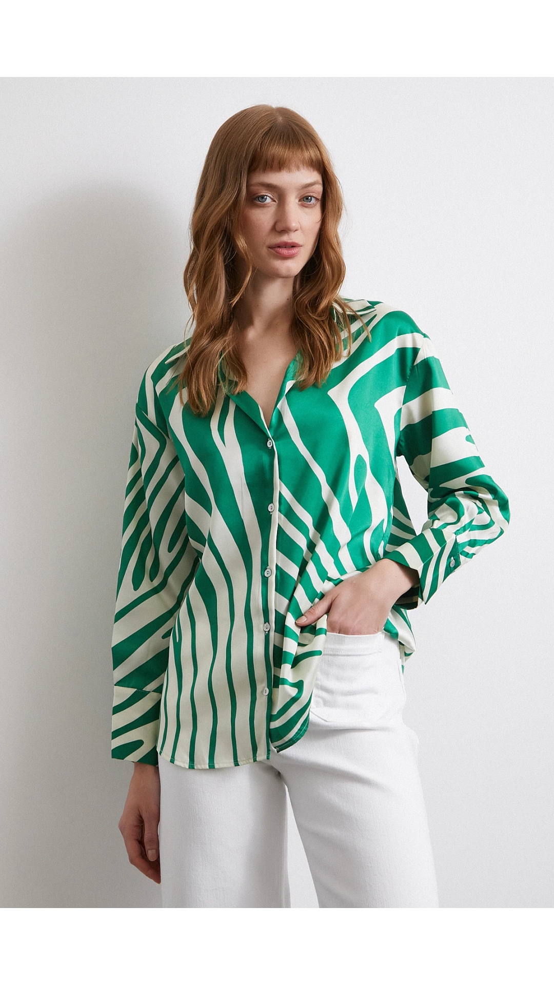 Zebra Desen V Yaka Gömlek Yeşil
