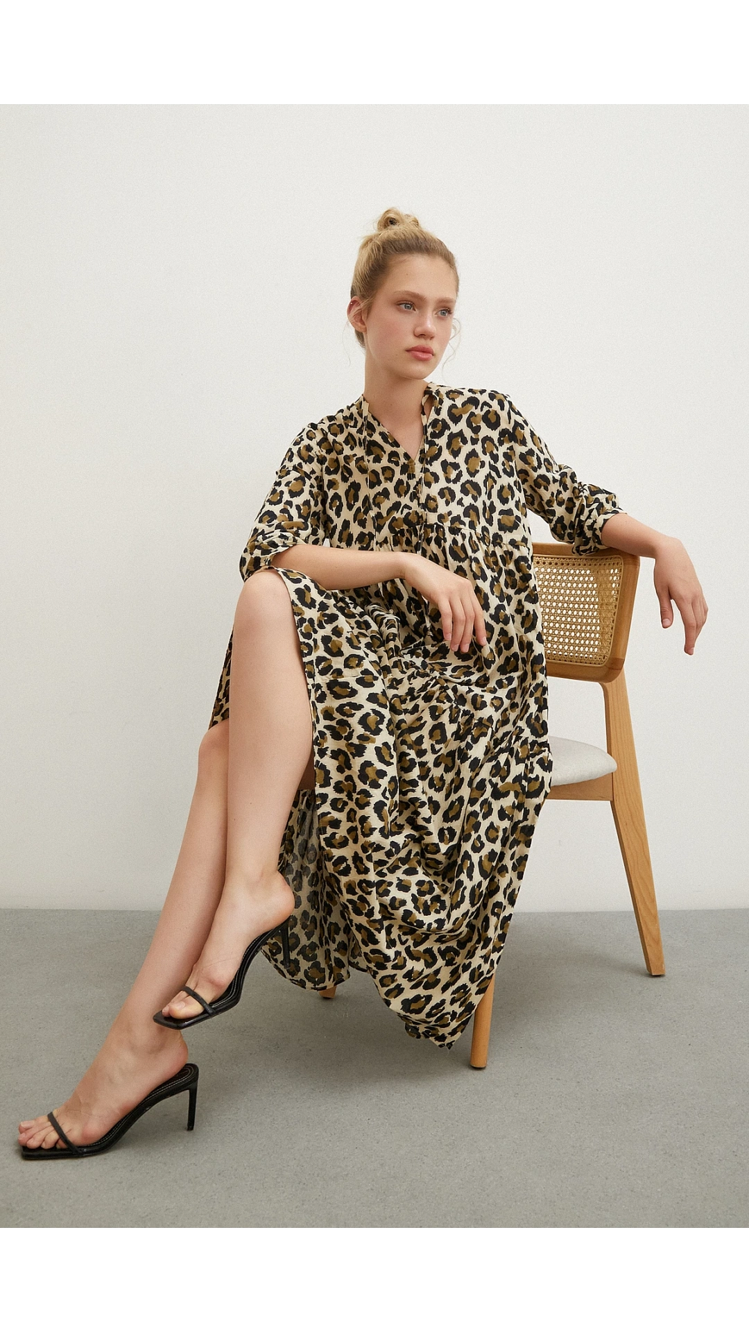 Hakim Yaka Desenli Maxi Elbise Siyah