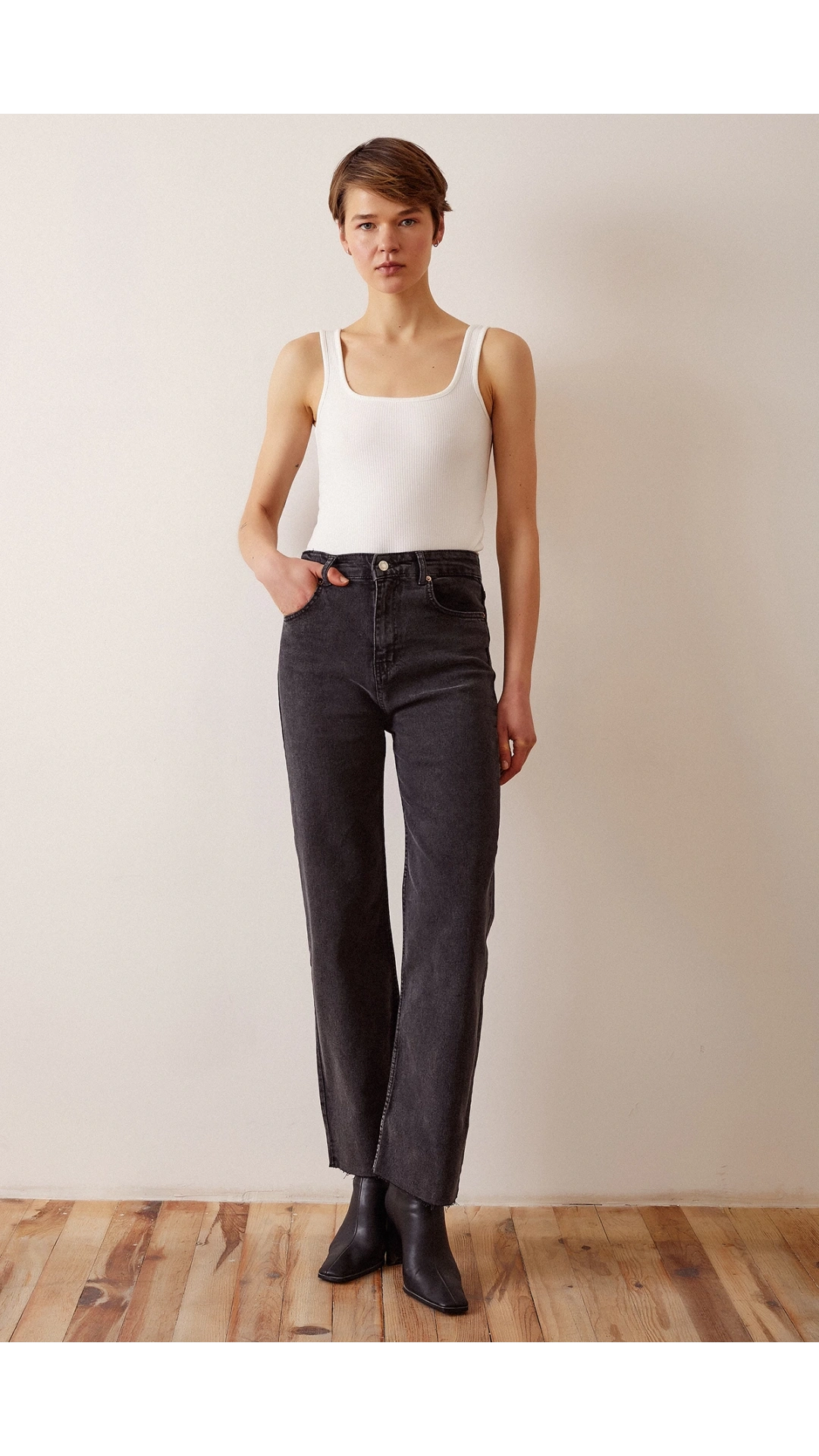 Kesik Paça Yüksek Bel Jean Siyah