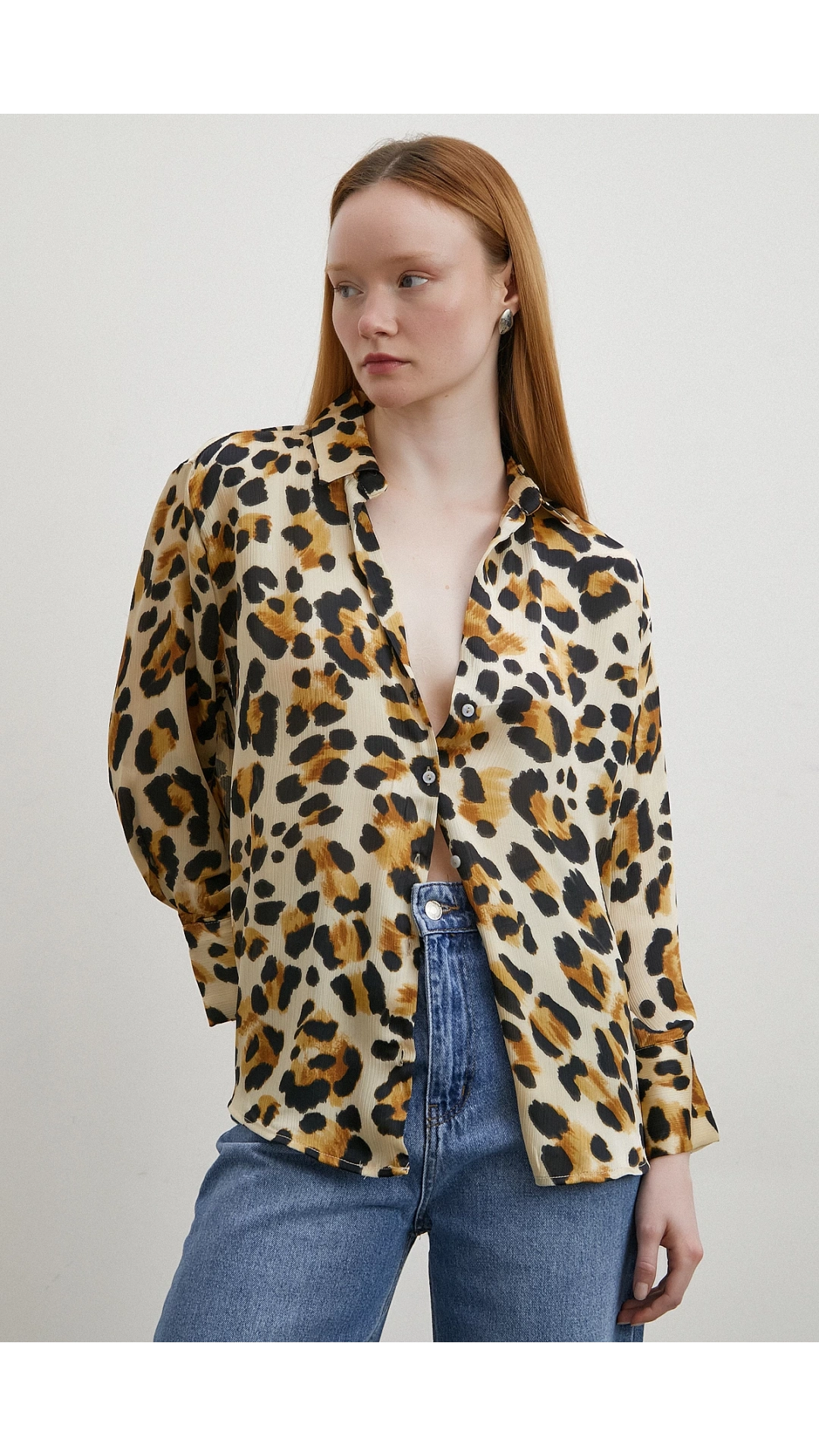 Leopar Desenli V Yaka Gömlek Bej