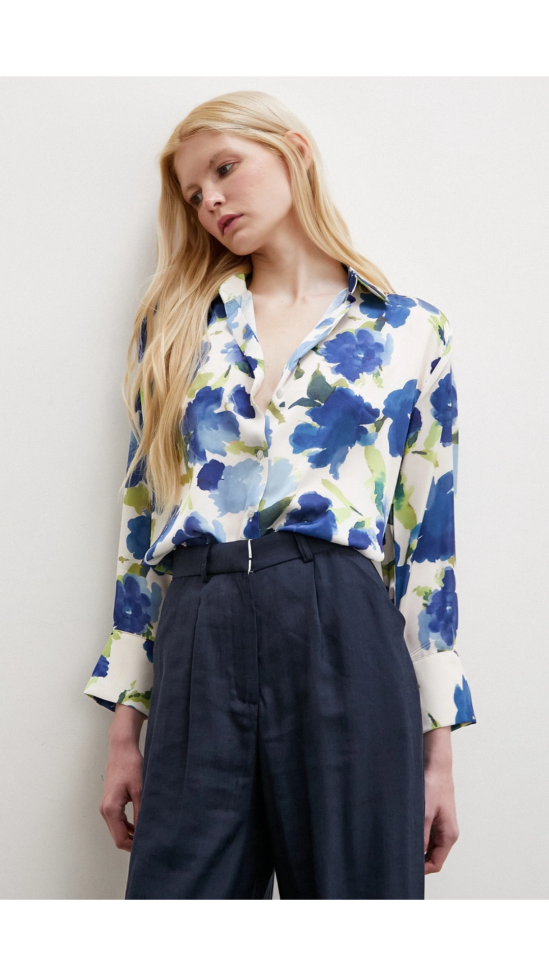 Çok Renkli Çiçek Desenli Gömlek Mavi