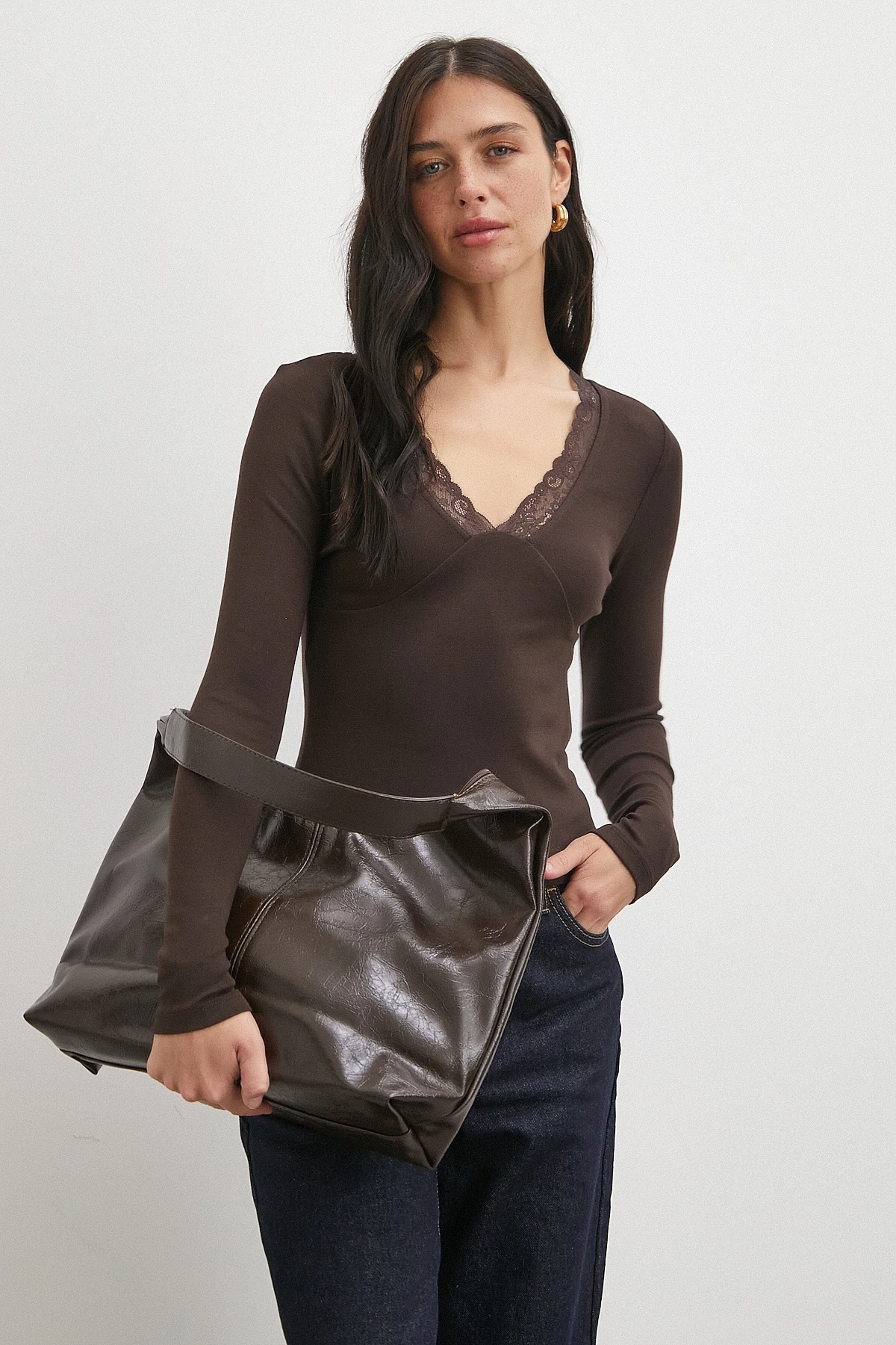 Yakası Dantelli Bluz Kahve