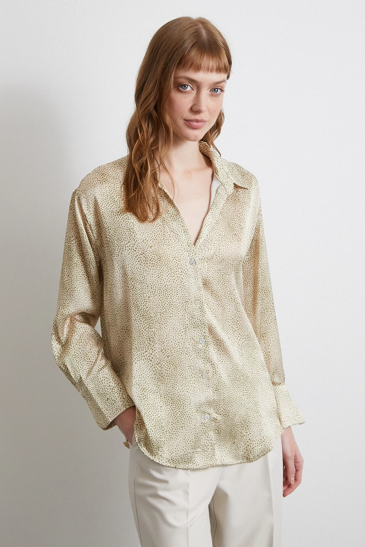 V Yaka Desenli Saten Gömlek Yeşil