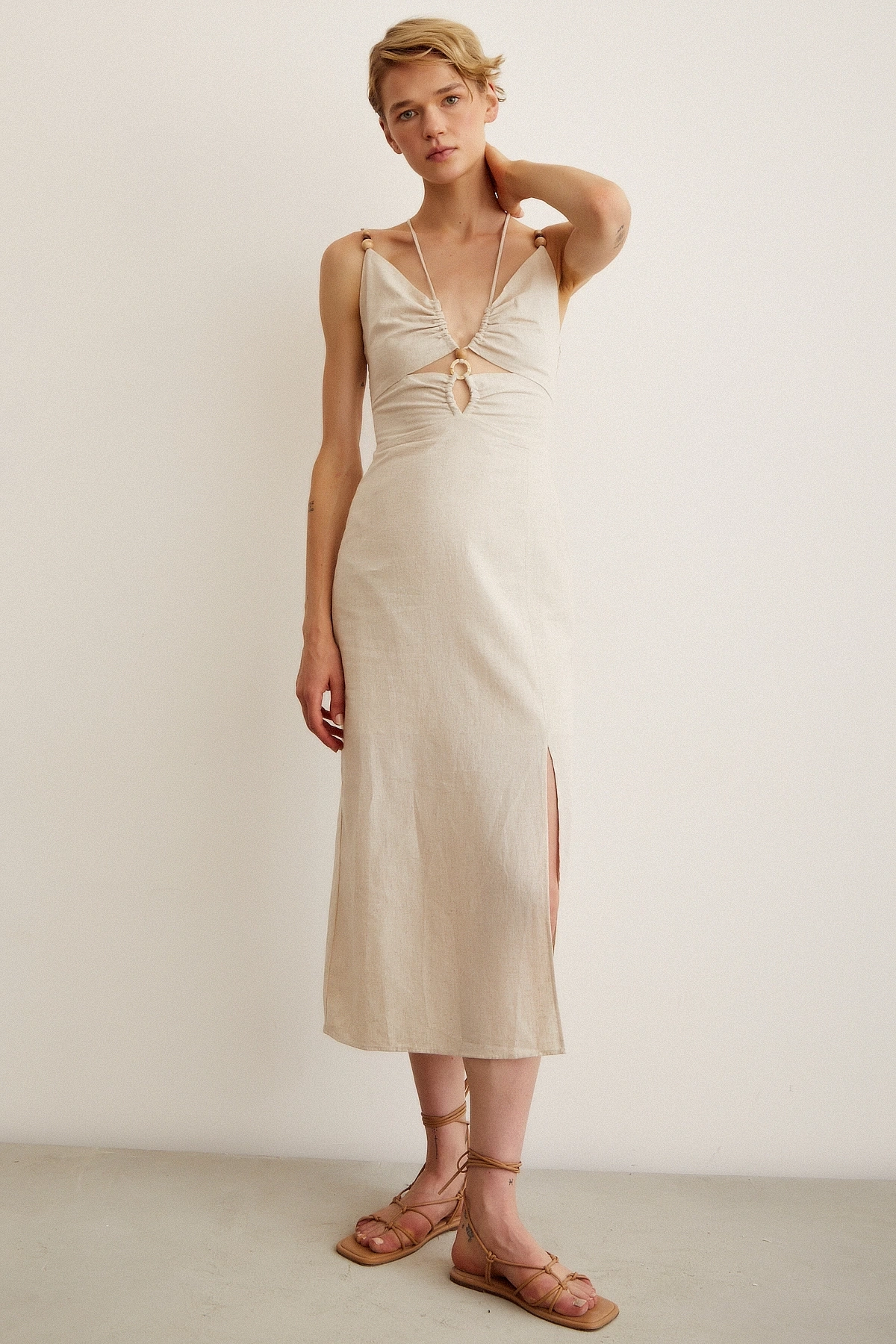 Boncuk Detaylı Askılı Elbise Krem