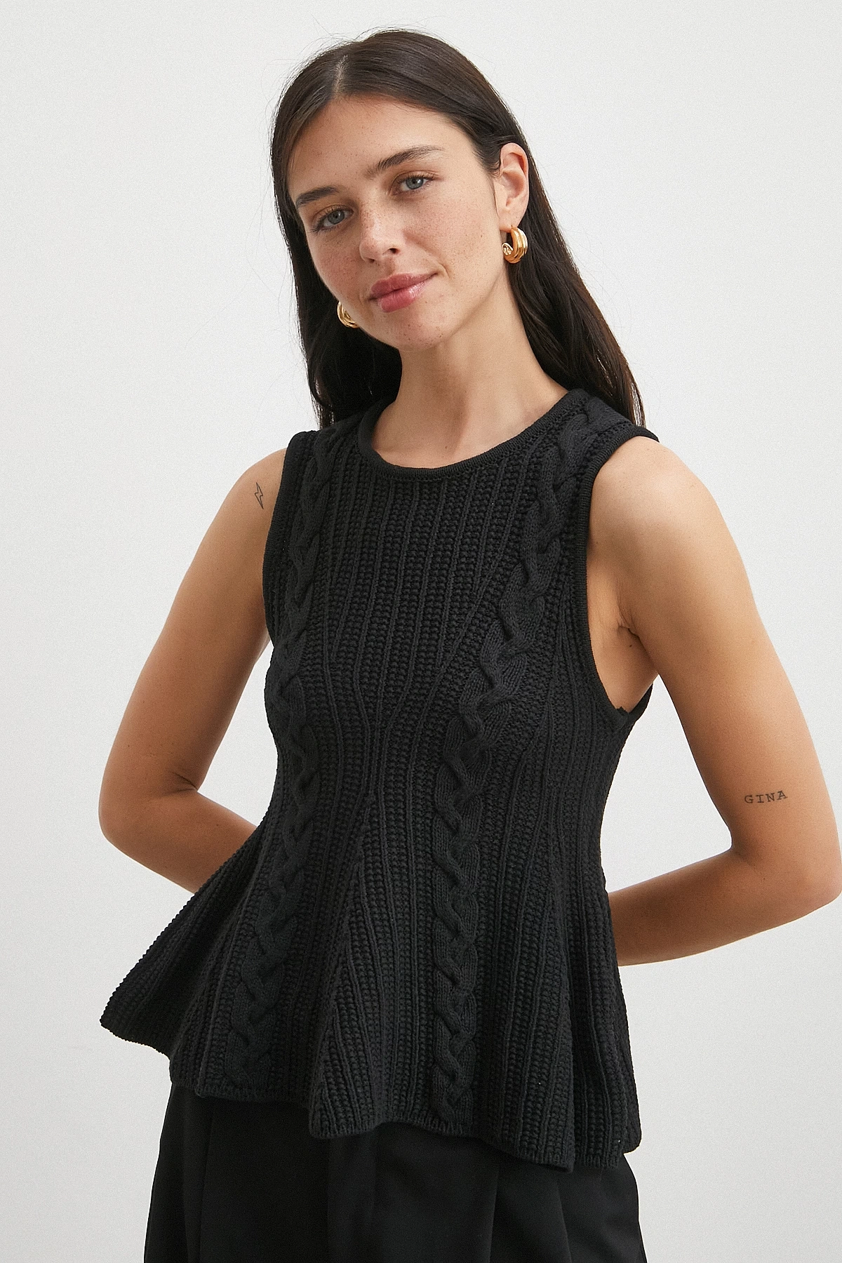 Burgu Örgü Kolsuz Triko Siyah