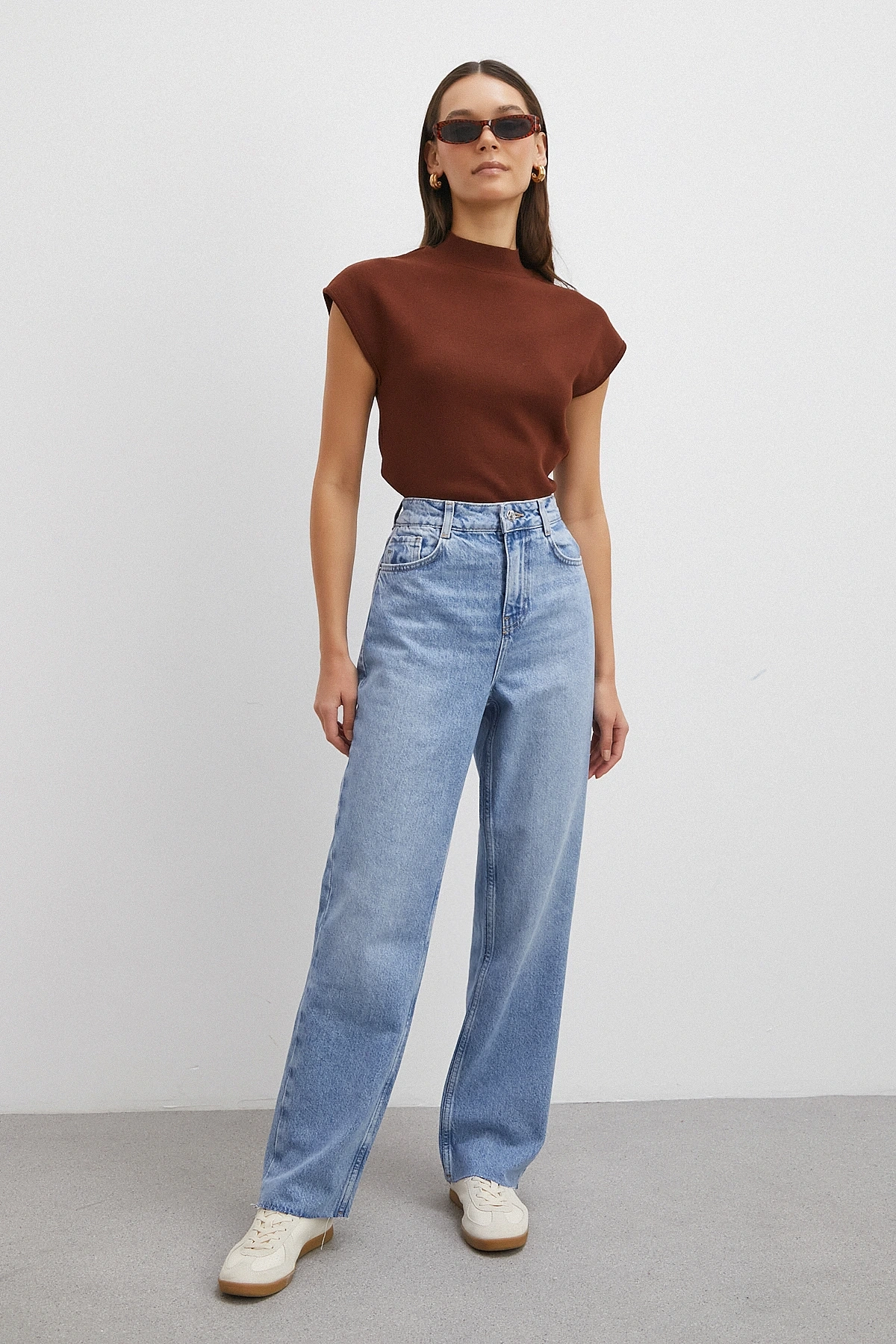 Yüksek Bel Beş Cepli Kesik Paça Jean Mavi