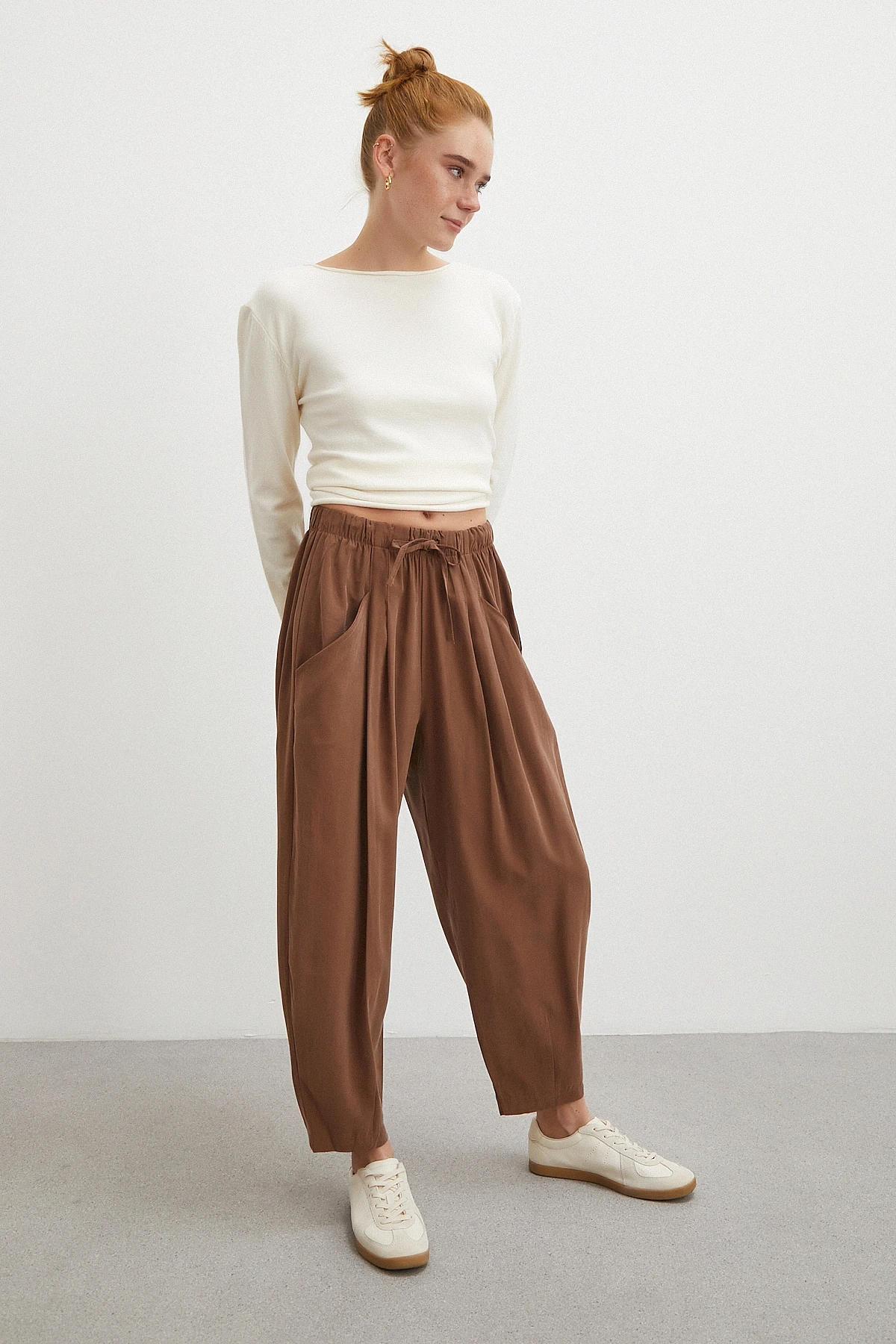 Bağcıklı Beli Lastikli Pileli Pantolon Kahve