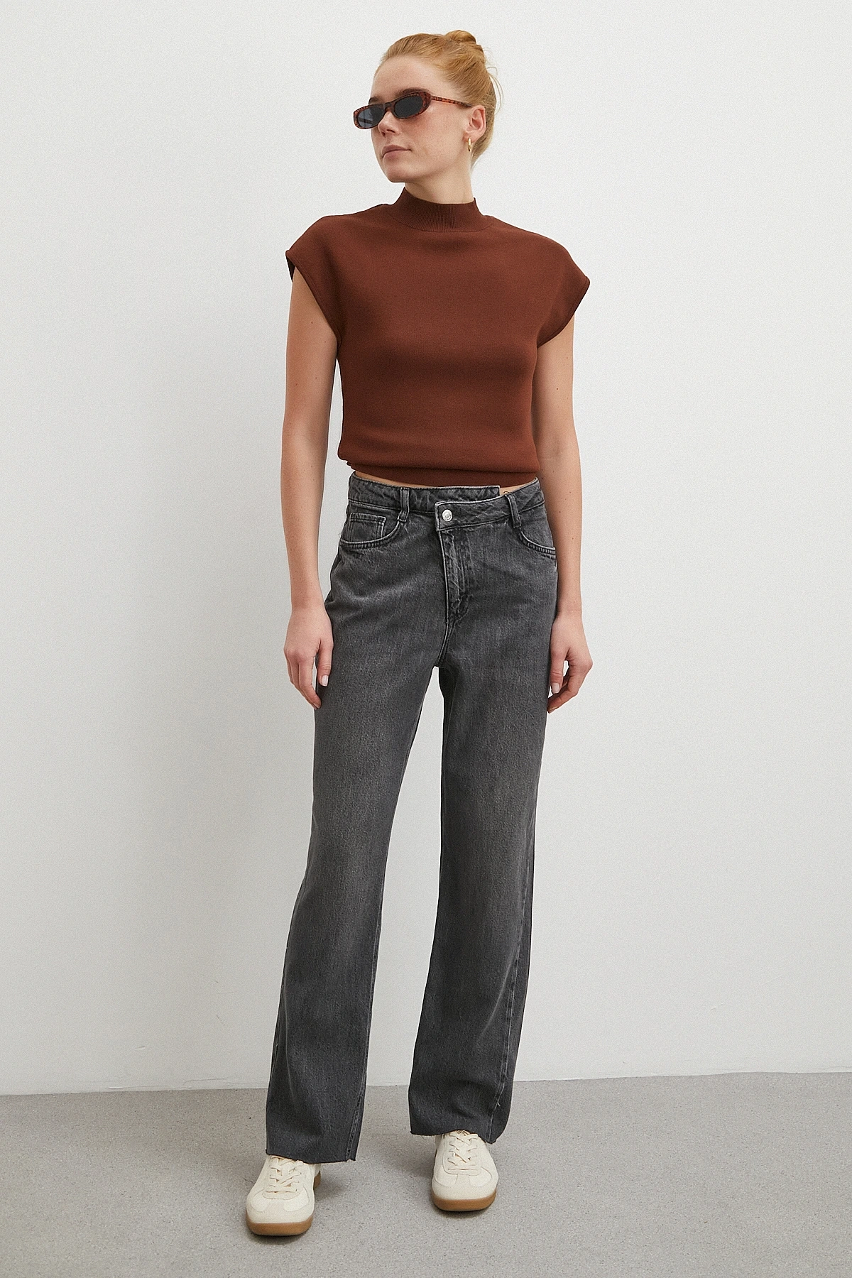 Çapraz Fermuarlı Kesik Paça Düğmeli Jean Siyah