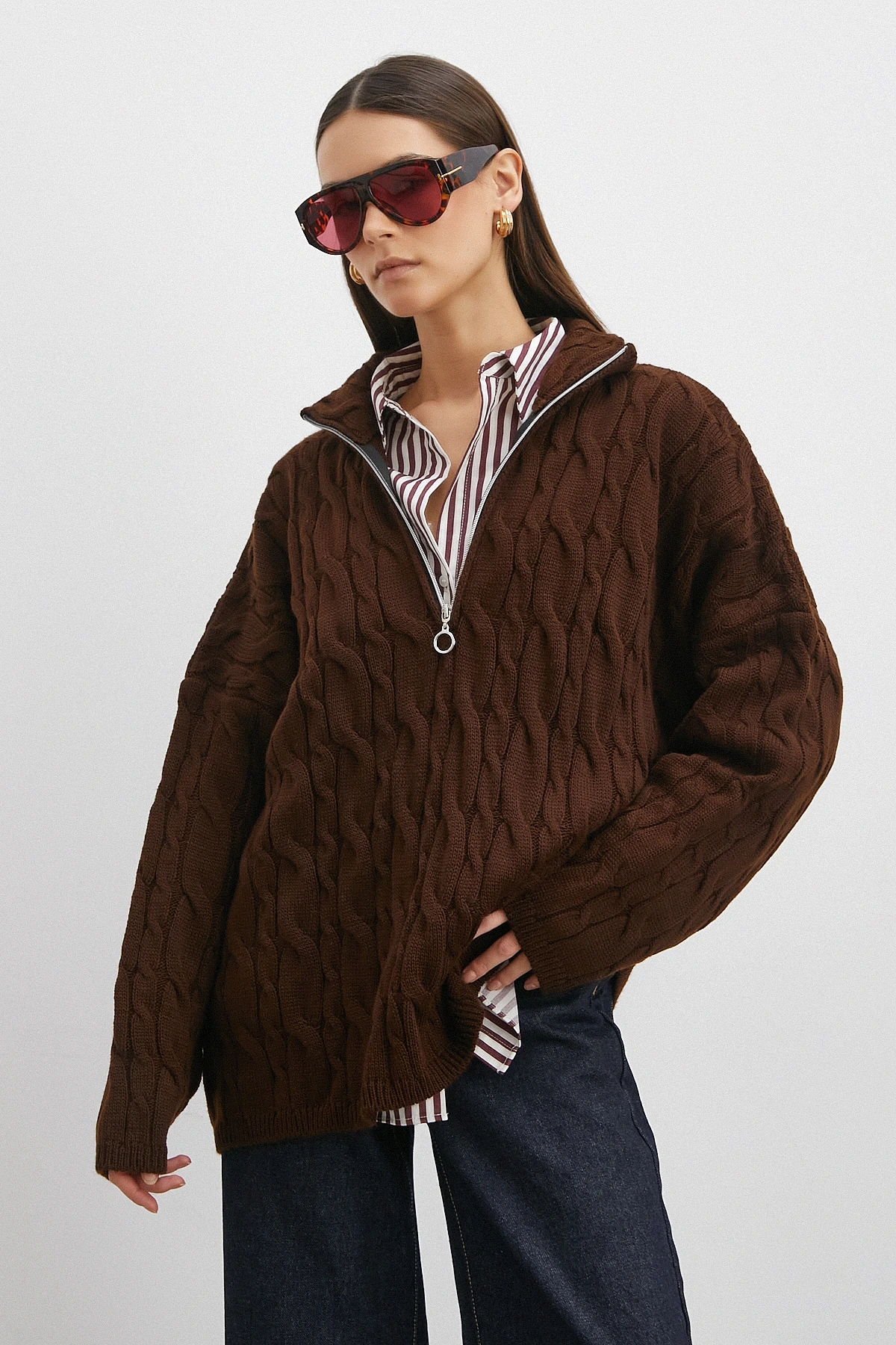 Saç Örgülü Yarım Fermuarlı Kazak Kahve