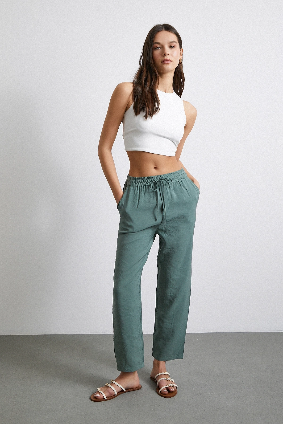 Beli Lastikli Arkası Cepli Rahat Pantolun Haki