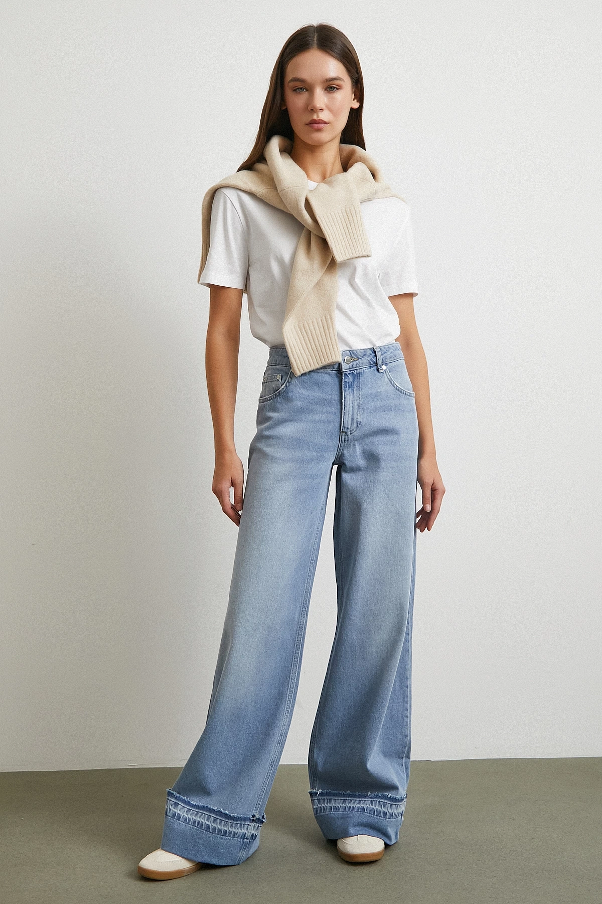 Paçası Katlamalı Geniş Paça Jean Buz Mavisi