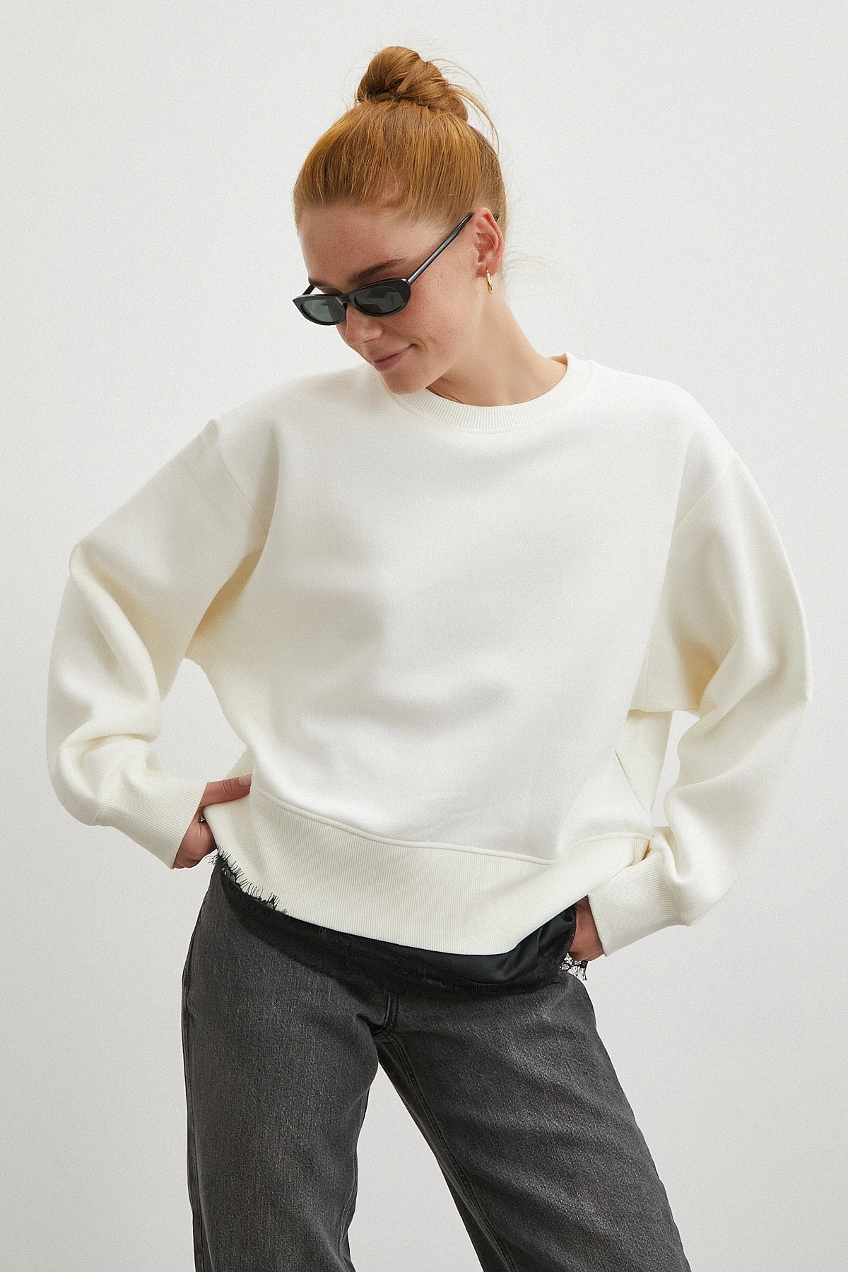 Eteği Dantelli Oversize Sweatshirt Beyaz