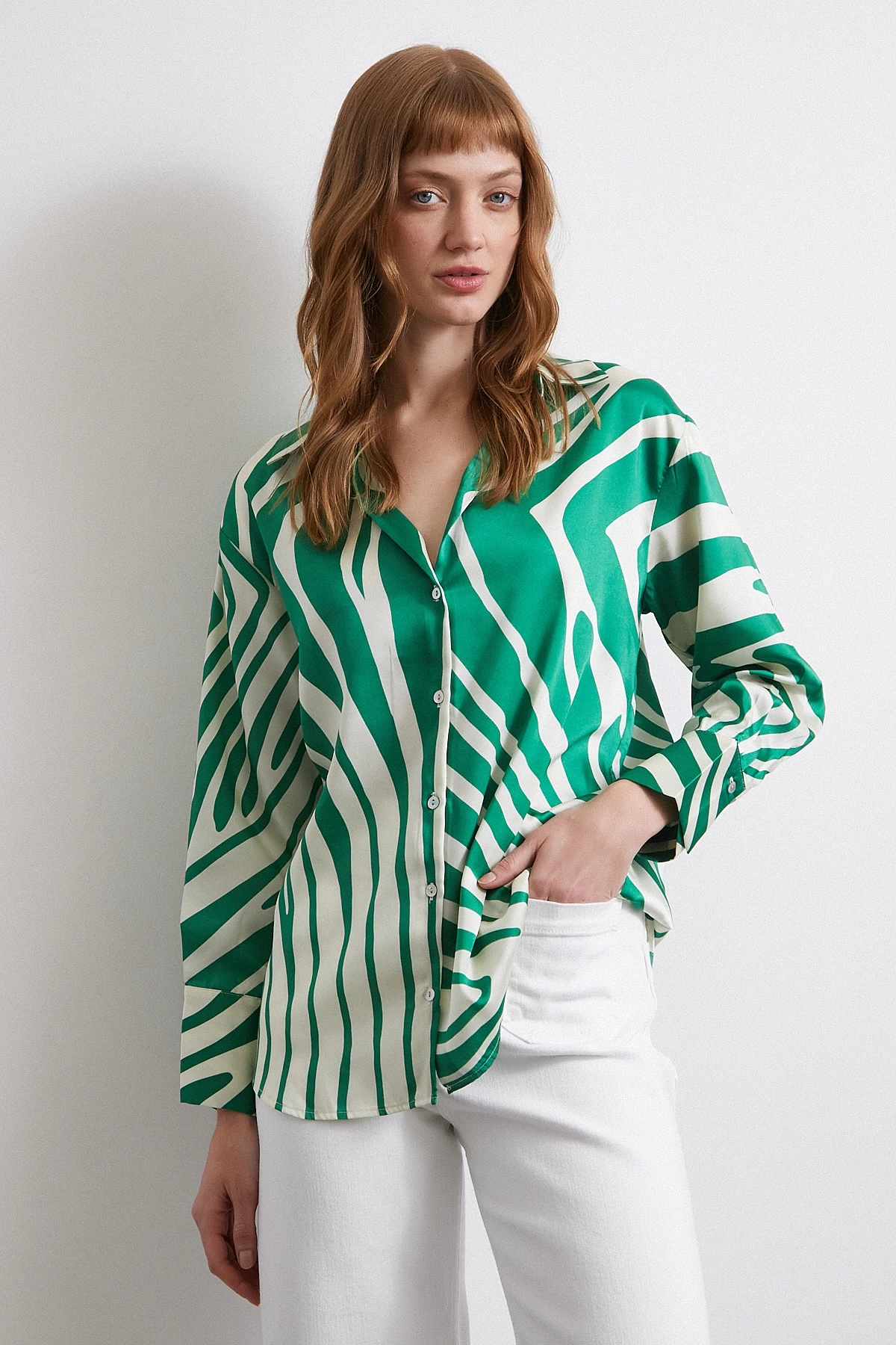 Zebra Desen V Yaka Gömlek Yeşil