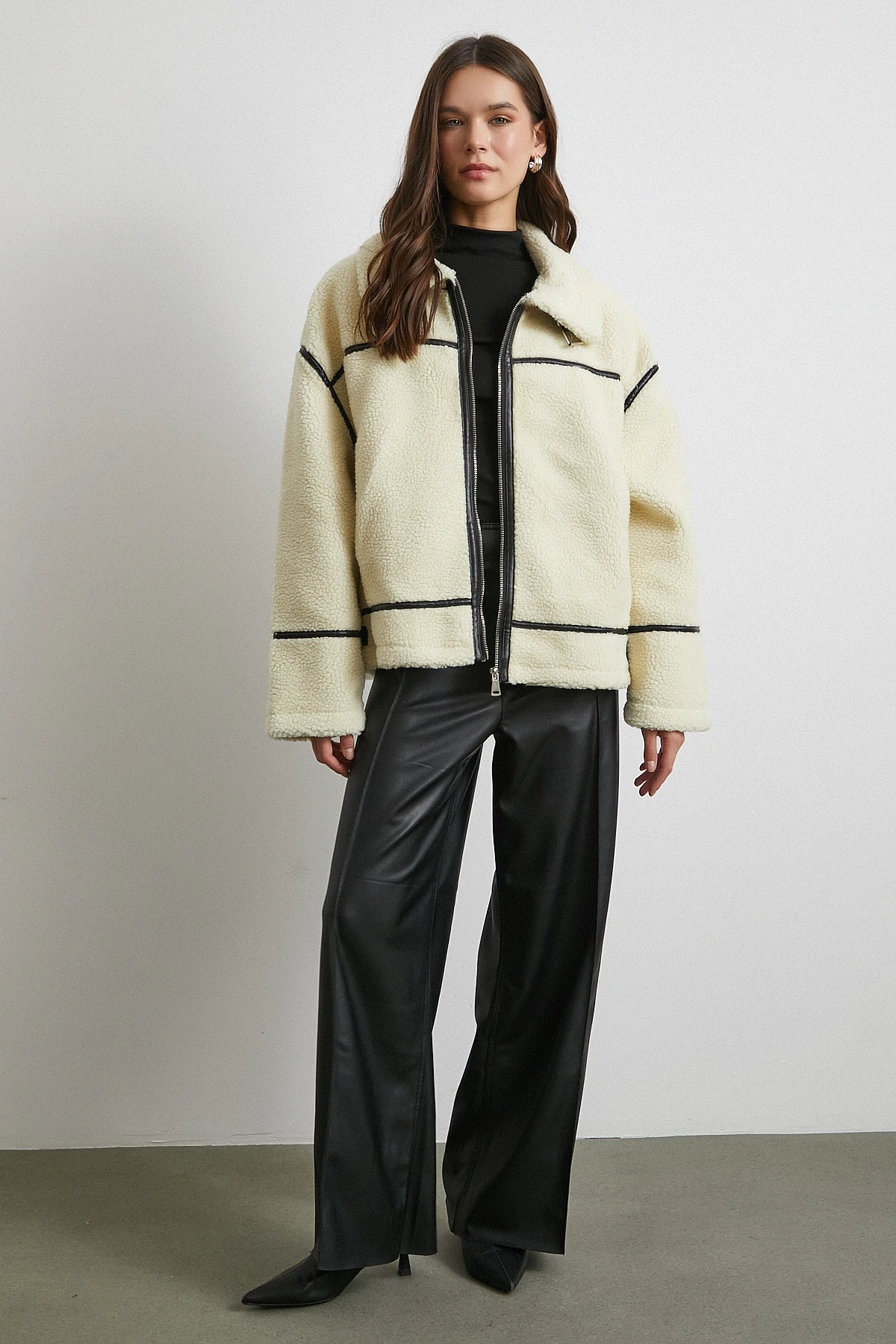 Ters Detay Lamine Biker Ceket Krem