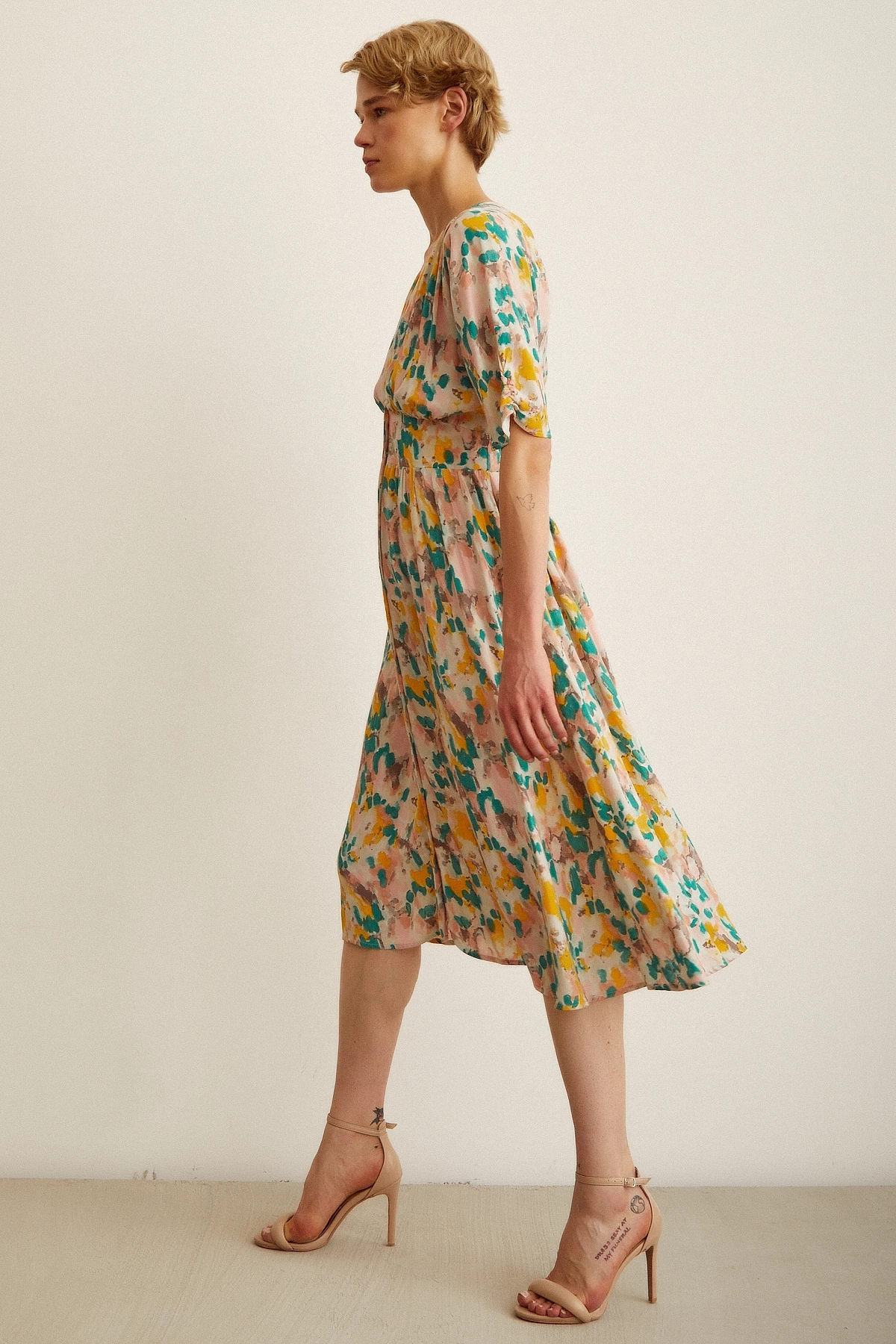 Çiçek Desen V Yaka Elbise Sarı