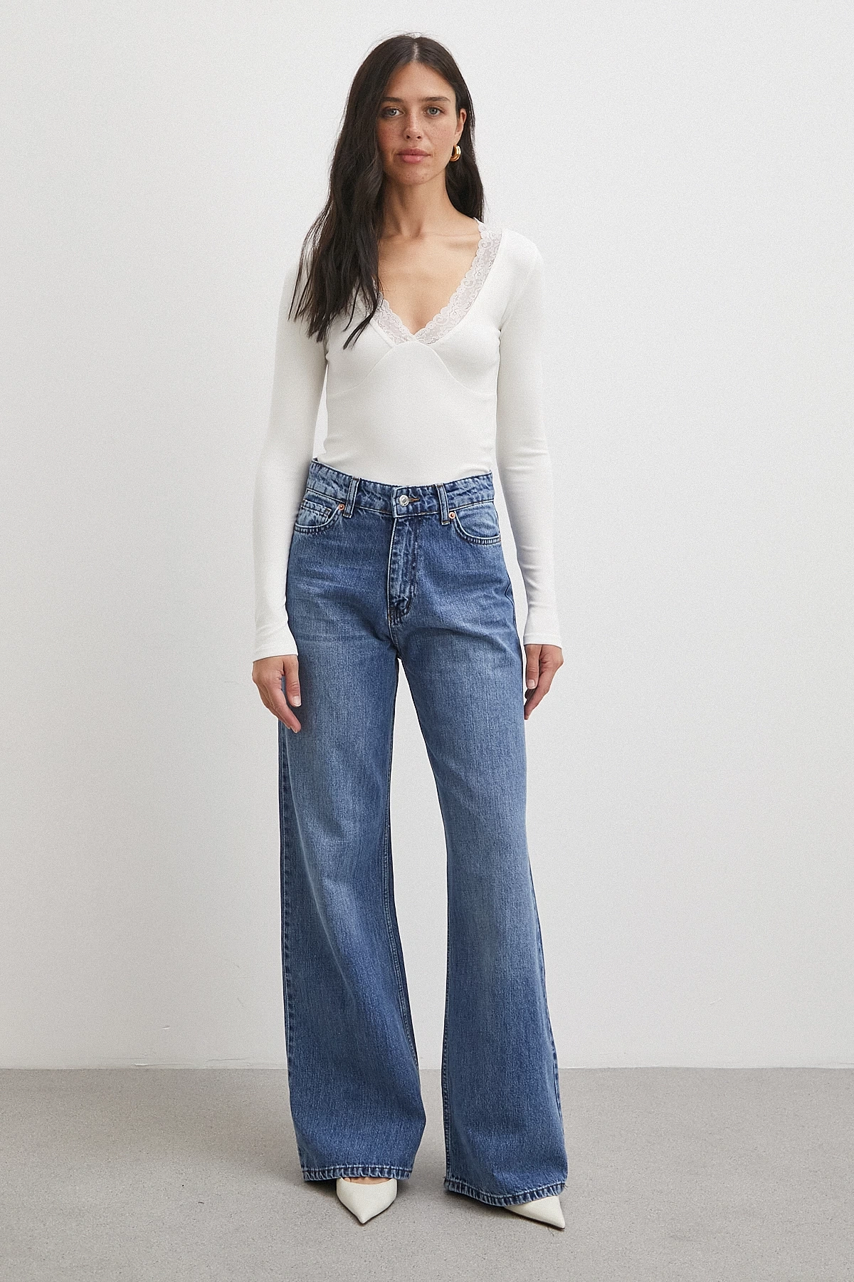 Yakası Dantelli Bluz Beyaz