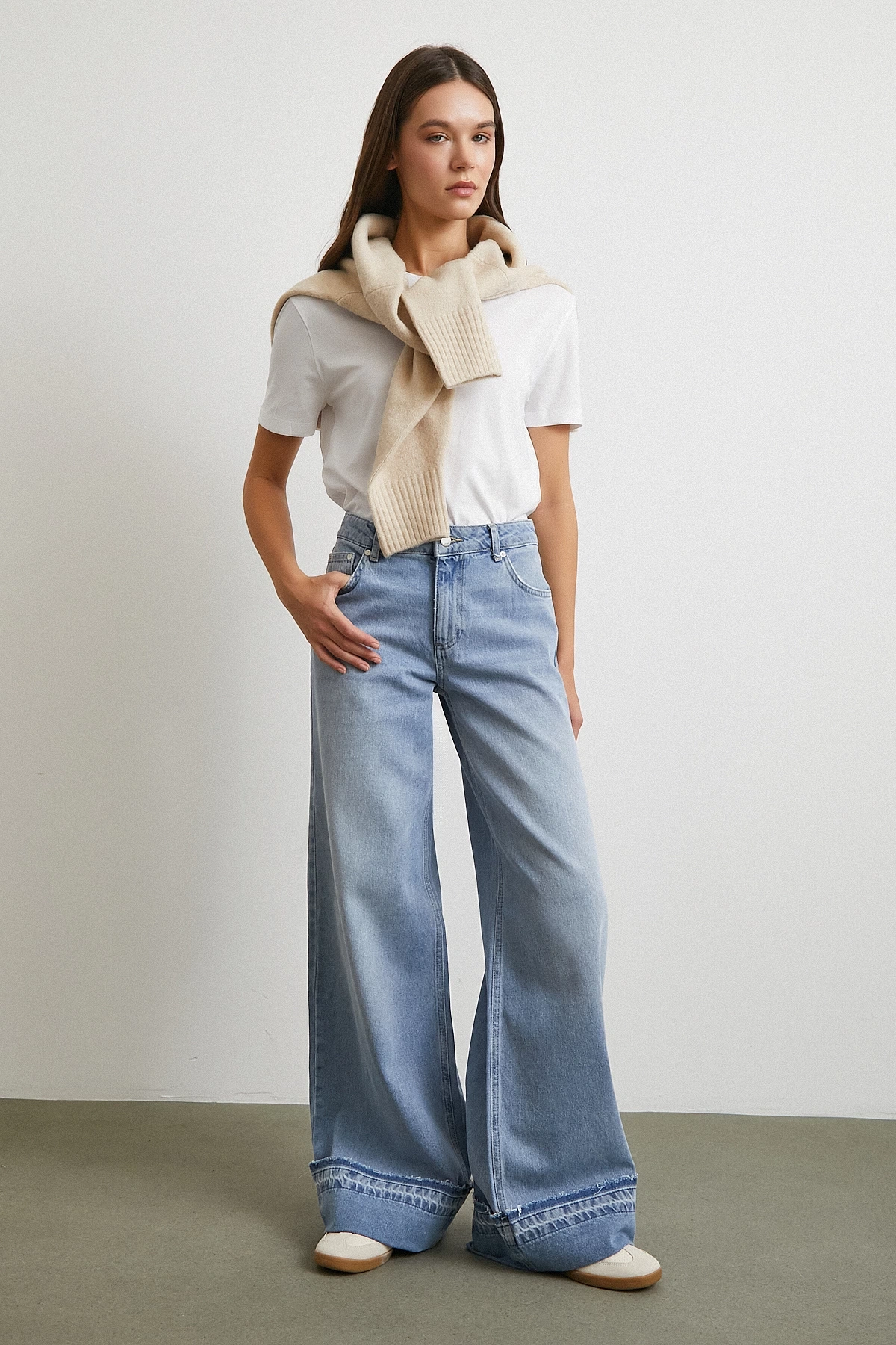 Paçası Katlamalı Geniş Paça Jean Buz Mavisi