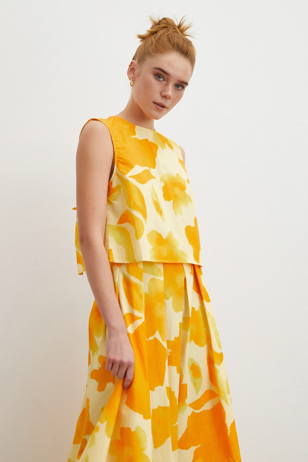 Batik Desen Sıfır Kol Bluz Sarı