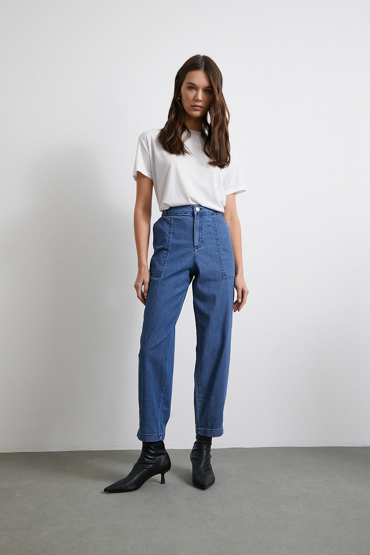 Cep Detaylı Paçası Katlamalı Mom Jean Mavi