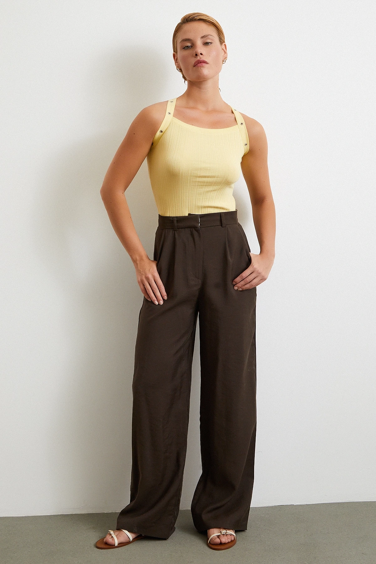 Arkası Çapraz Bağlamalı Top Sarı