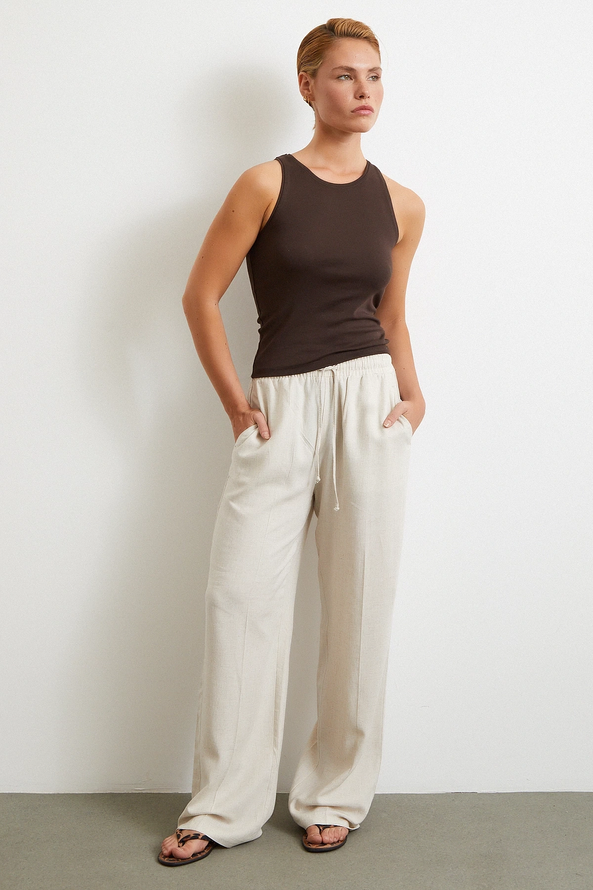 Beli Lastikli Boru Paça Pantolon Bej