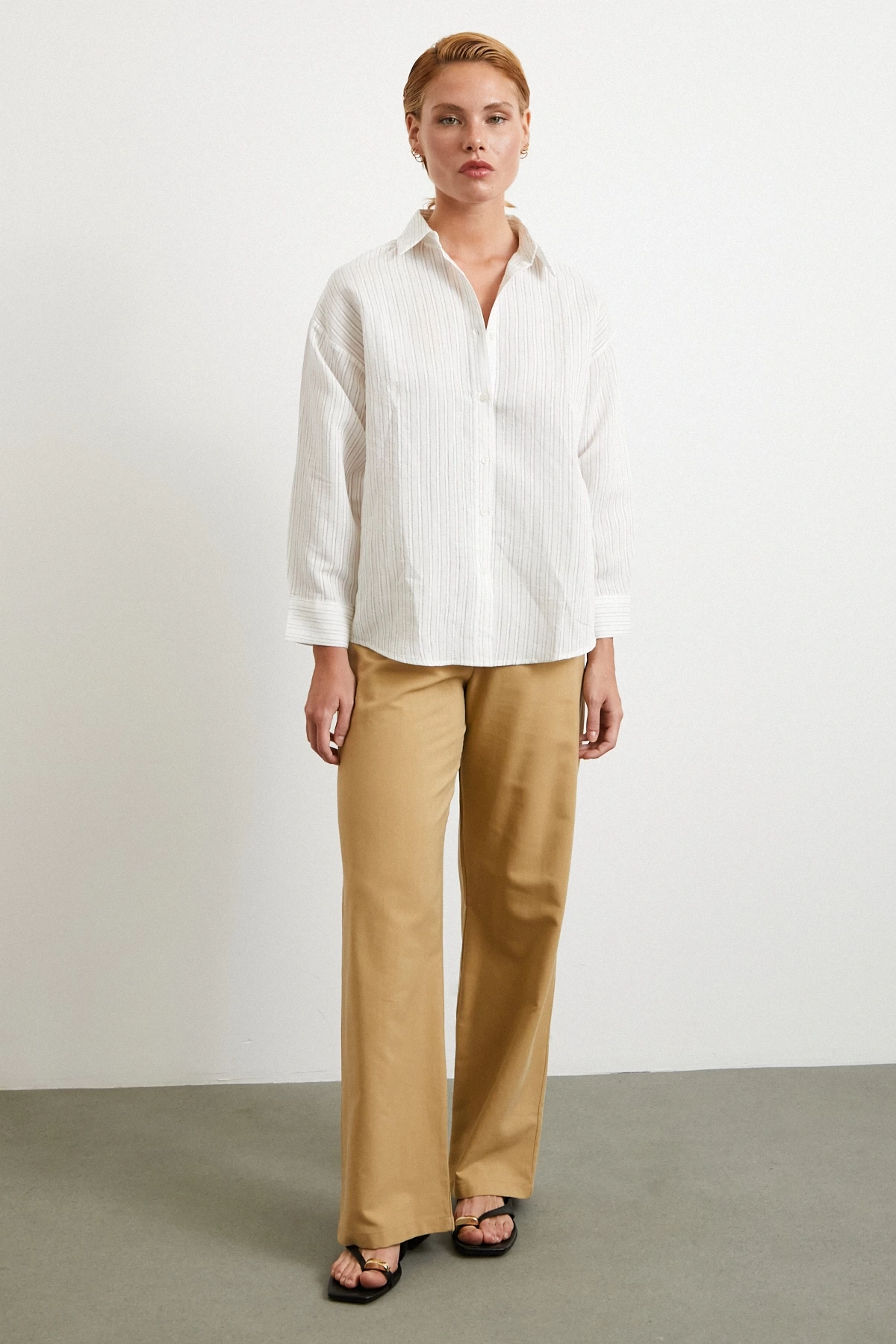 Simetrik Çizgili Gömlek Taş