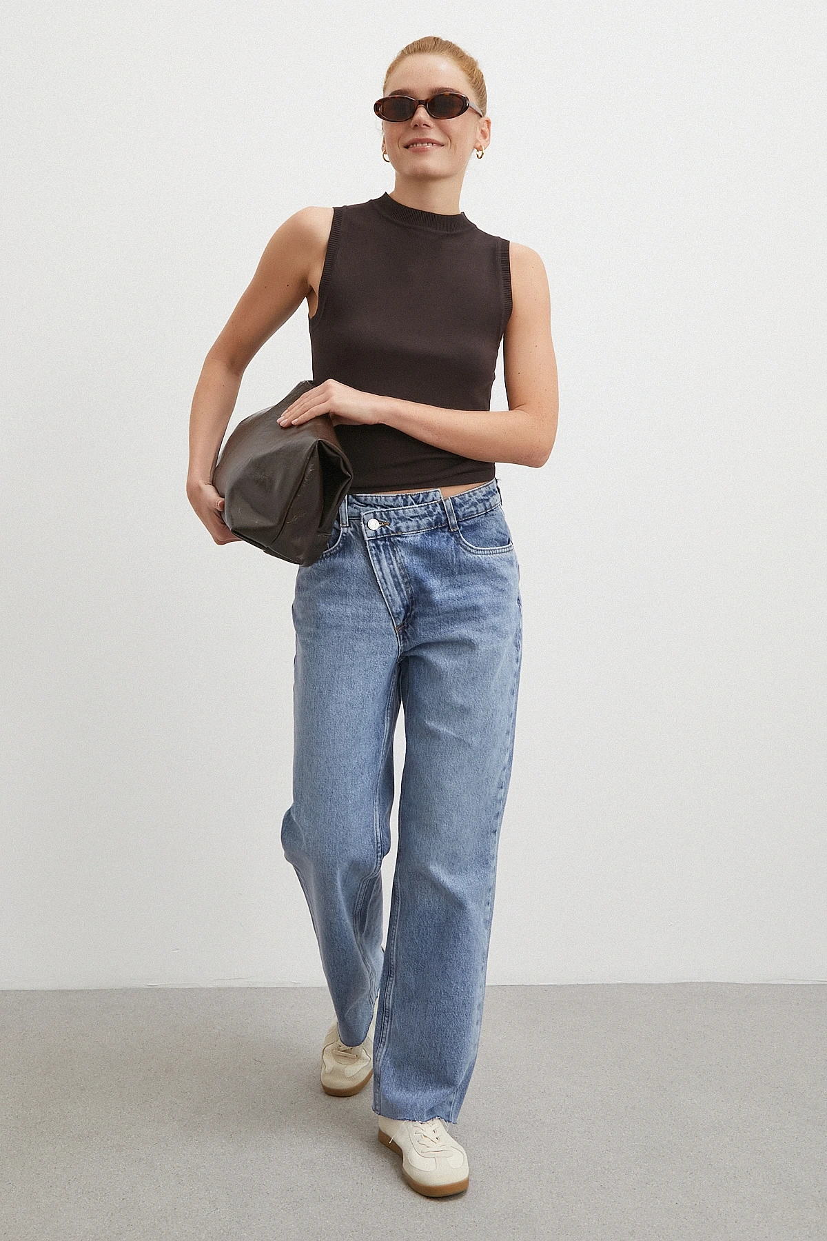 Çapraz Fermuarlı Kesik Paça Düğmeli Jean Mavi