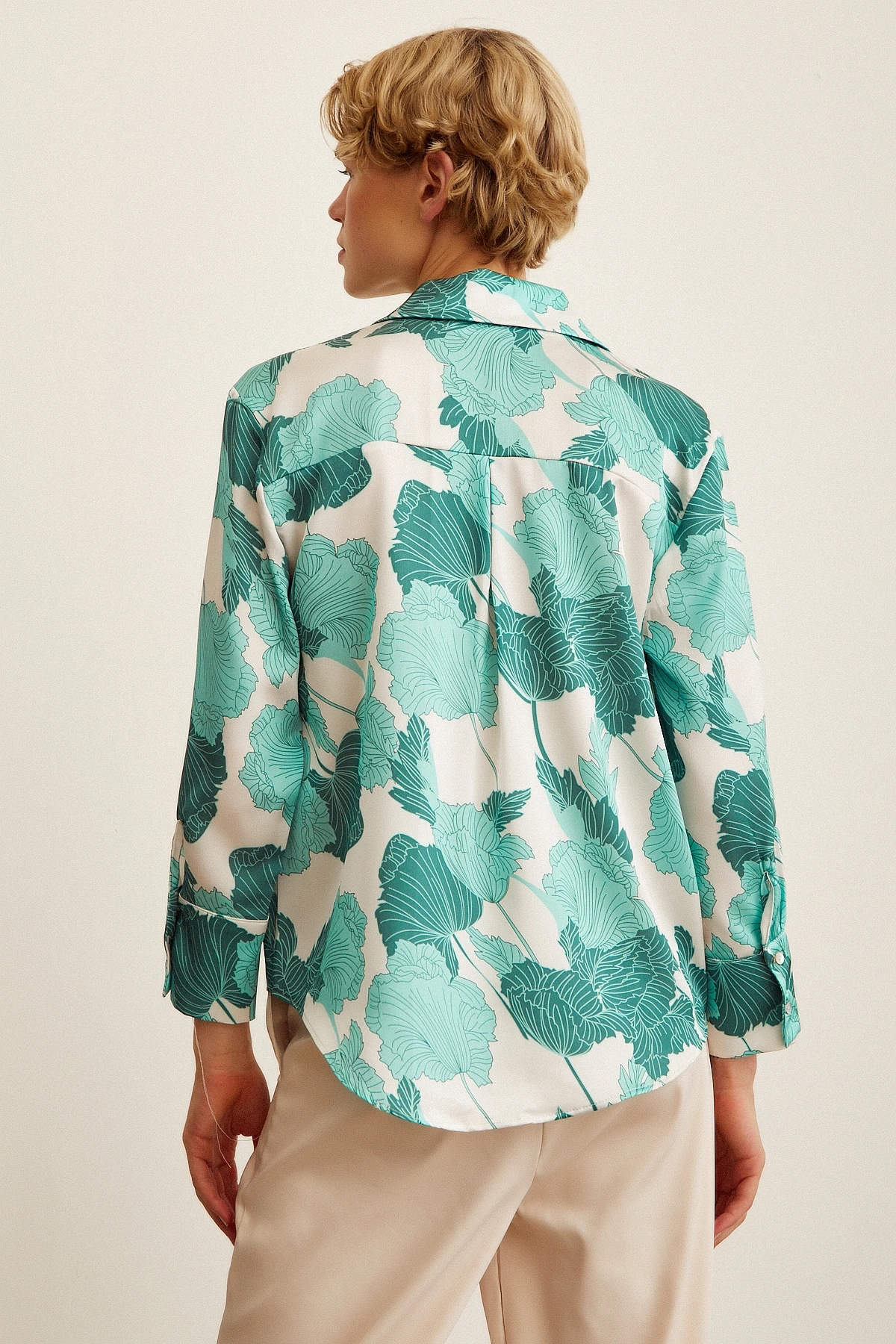 V Yaka Saten Gömlek Yeşil