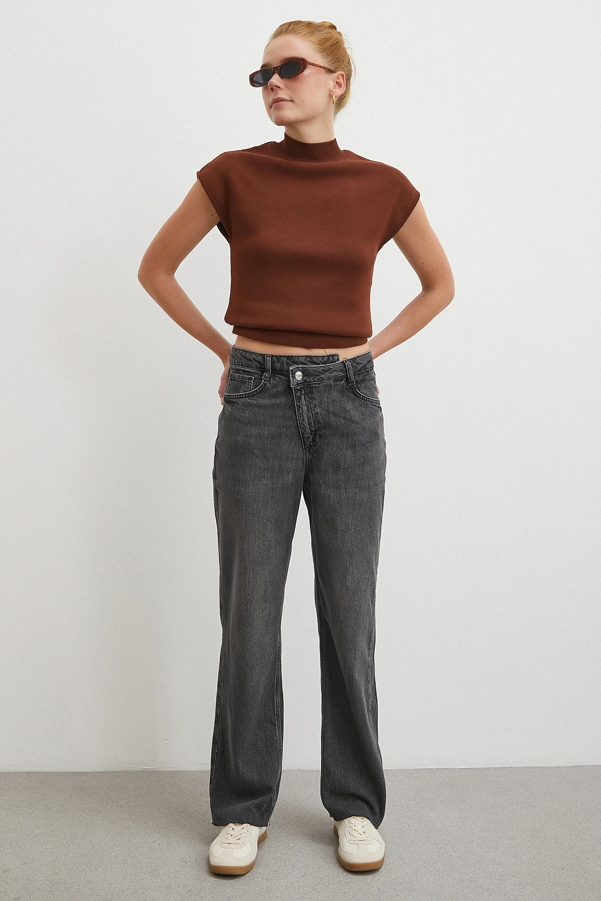 Çapraz Fermuarlı Kesik Paça Düğmeli Jean Siyah