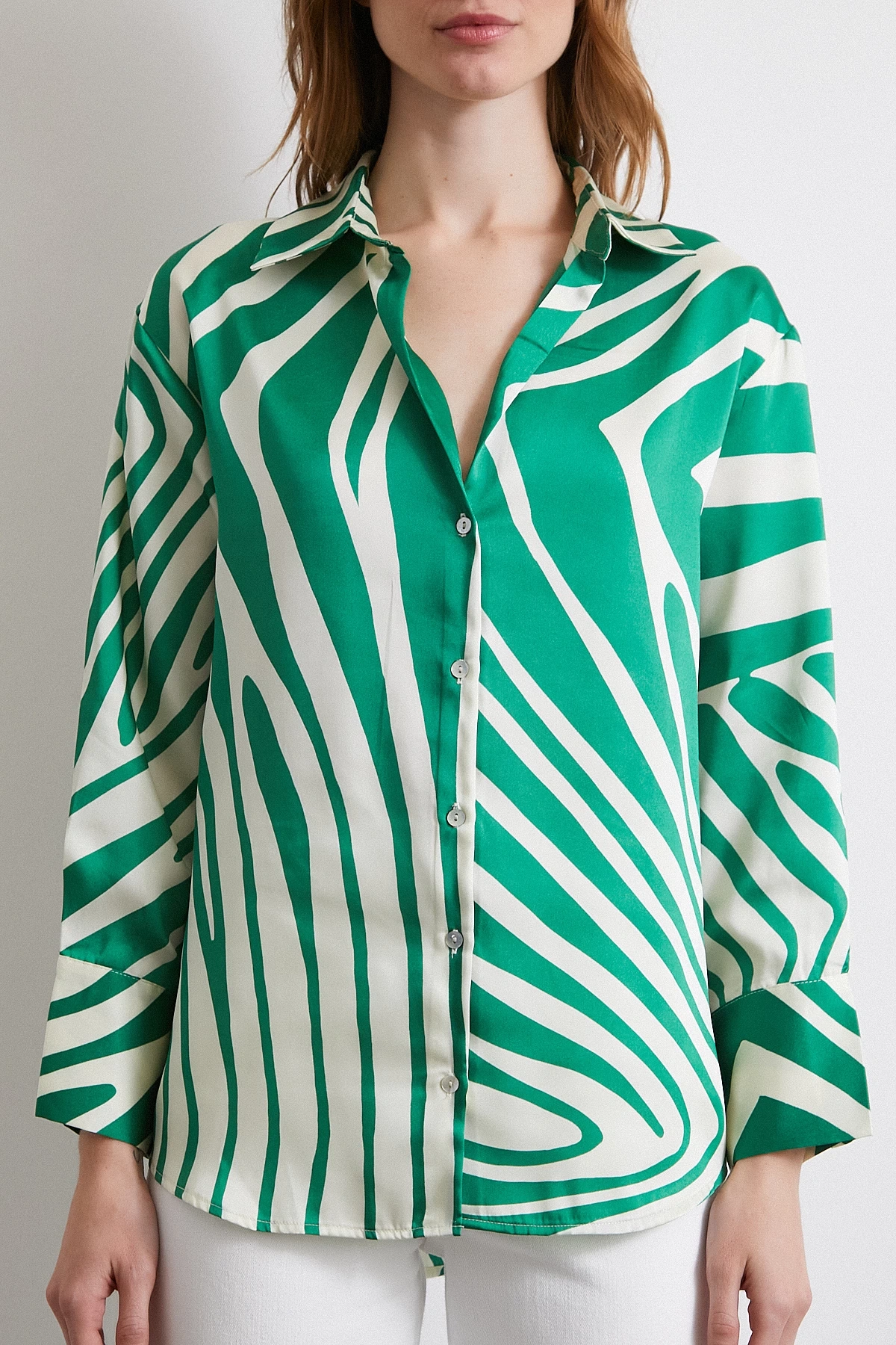 Zebra Desen V Yaka Gömlek Yeşil