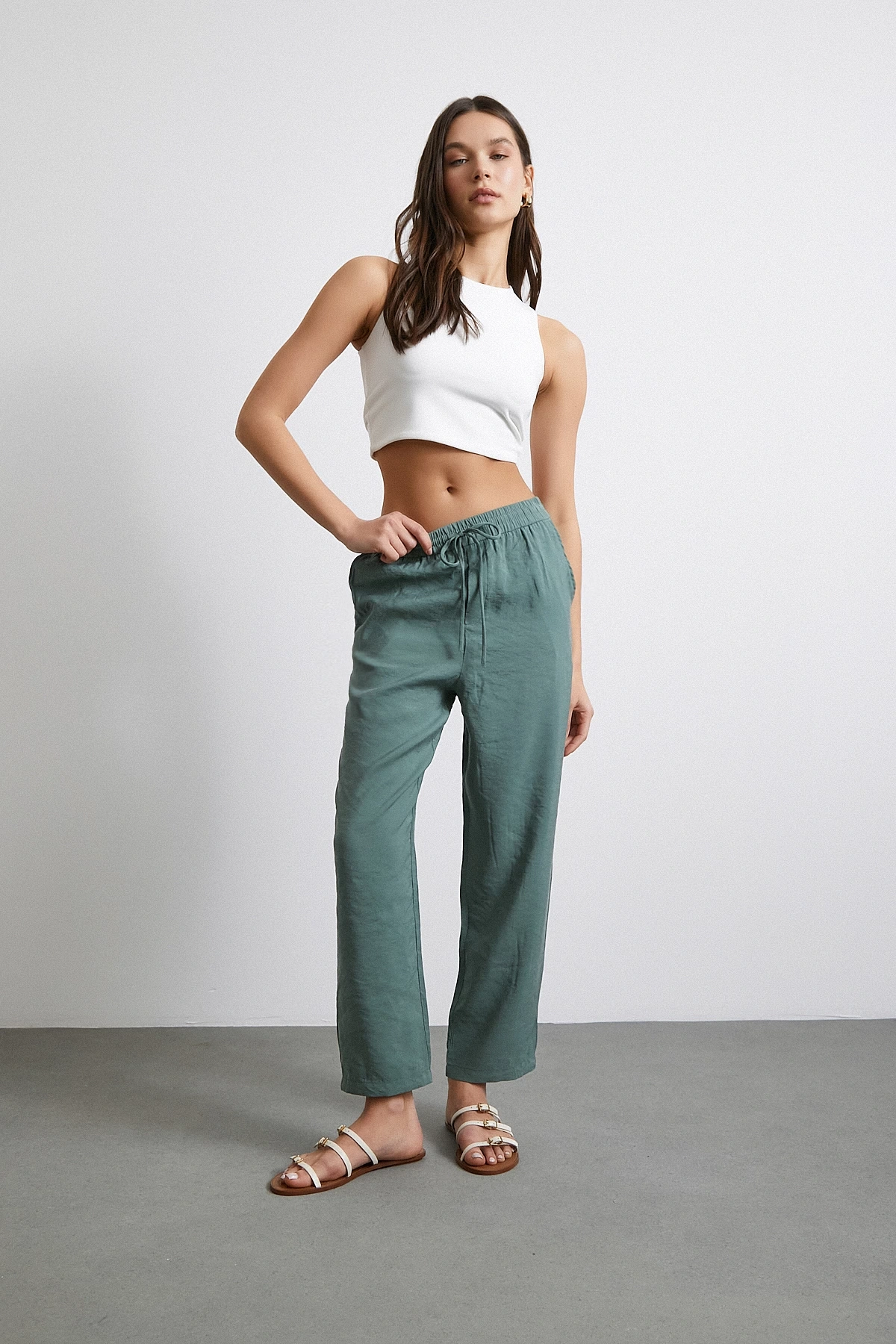 Beli Lastikli Arkası Cepli Rahat Pantolun Haki