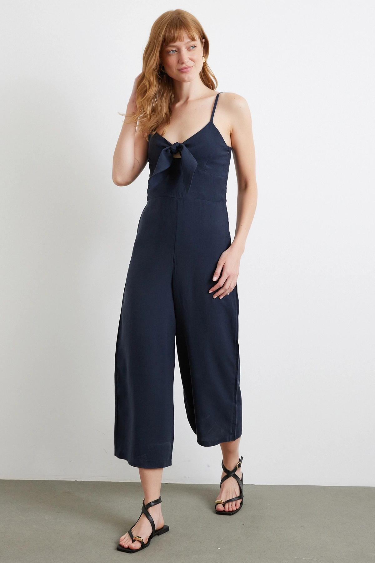 Fiyonklu Askılı Tulum Lacivert