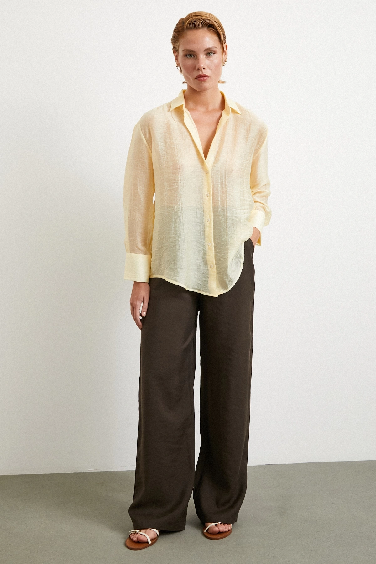 Modal Basic V Yaka Gömlek Sarı