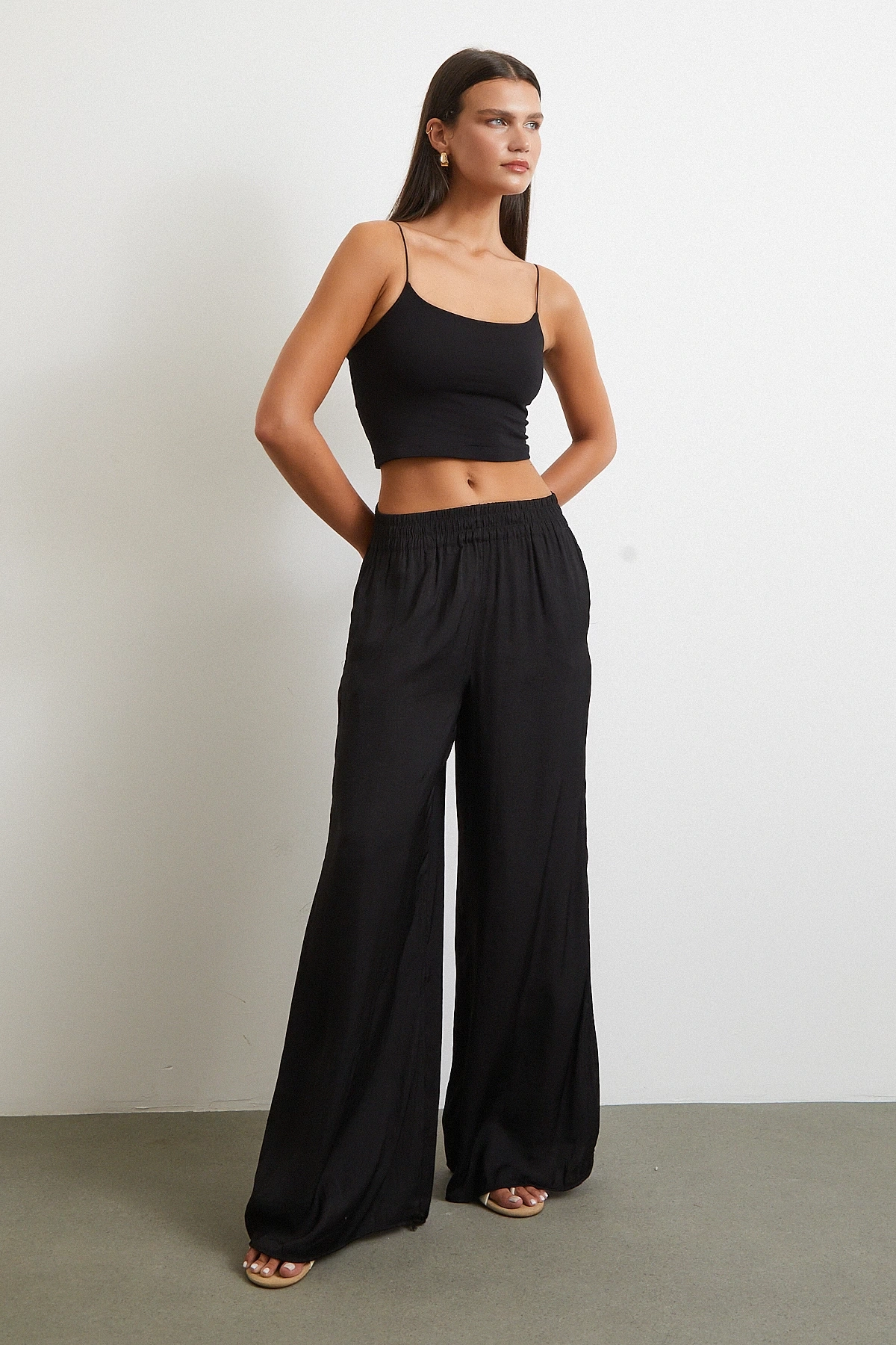 Lastik Askılı Top Siyah