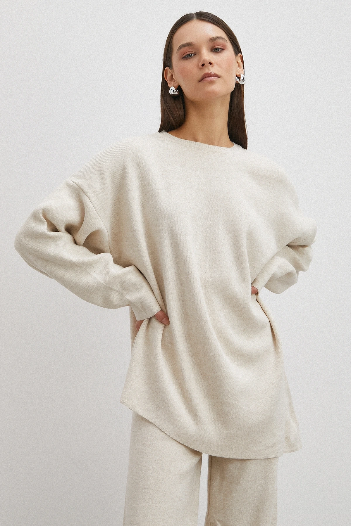 Eteği Çapraz Pantolonlu Bisiklet Yaka Takım Ekru