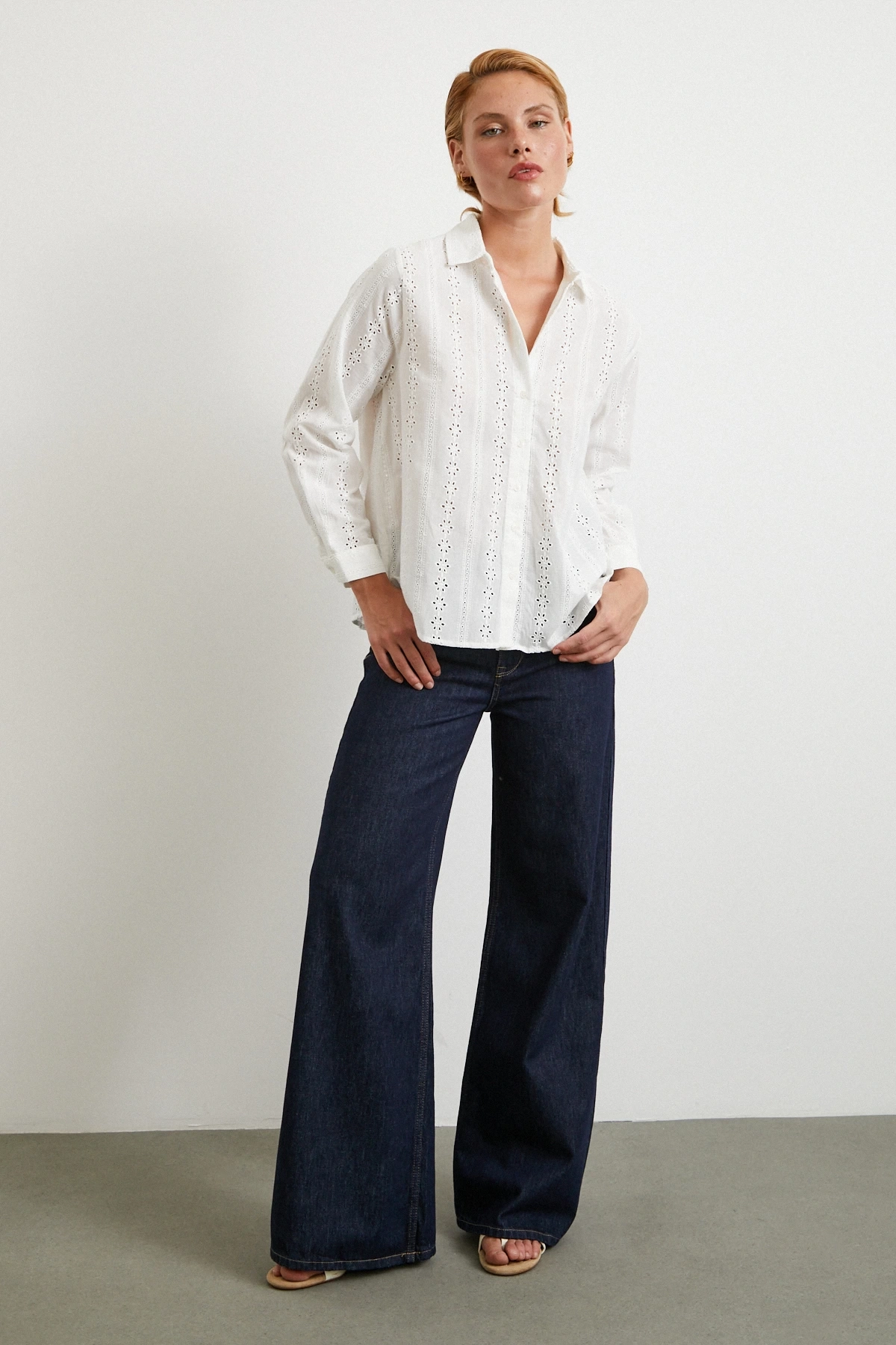 Fisto İşlemeli Gömlek Beyaz