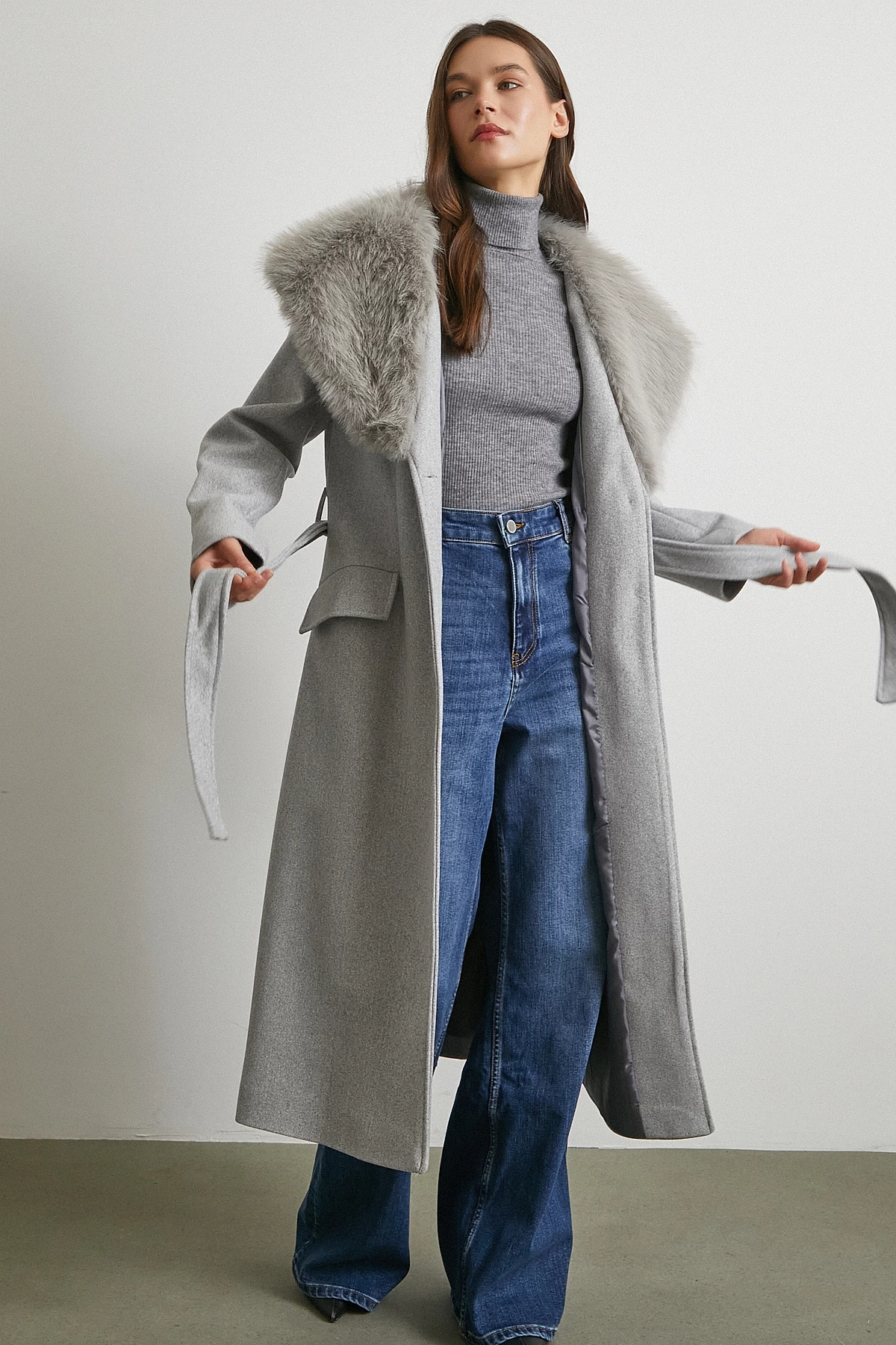 Kürk Yaka Kuşaklı Kaşe Kaban Gri