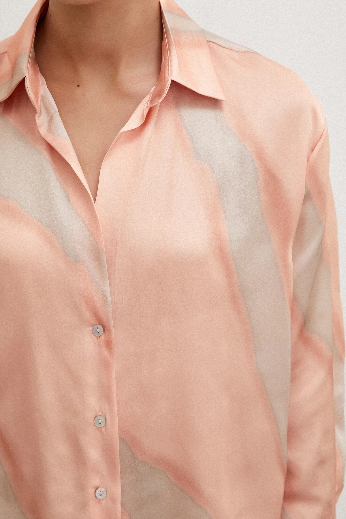 Desenli V Yaka Saten Gömlek Somon